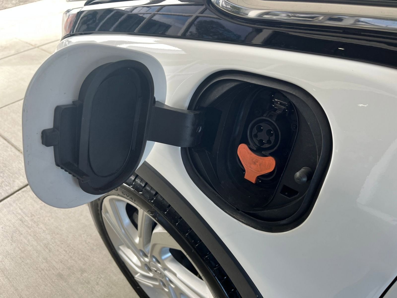 Thumbnail: 2023 Chevrolet Bolt EV - 23