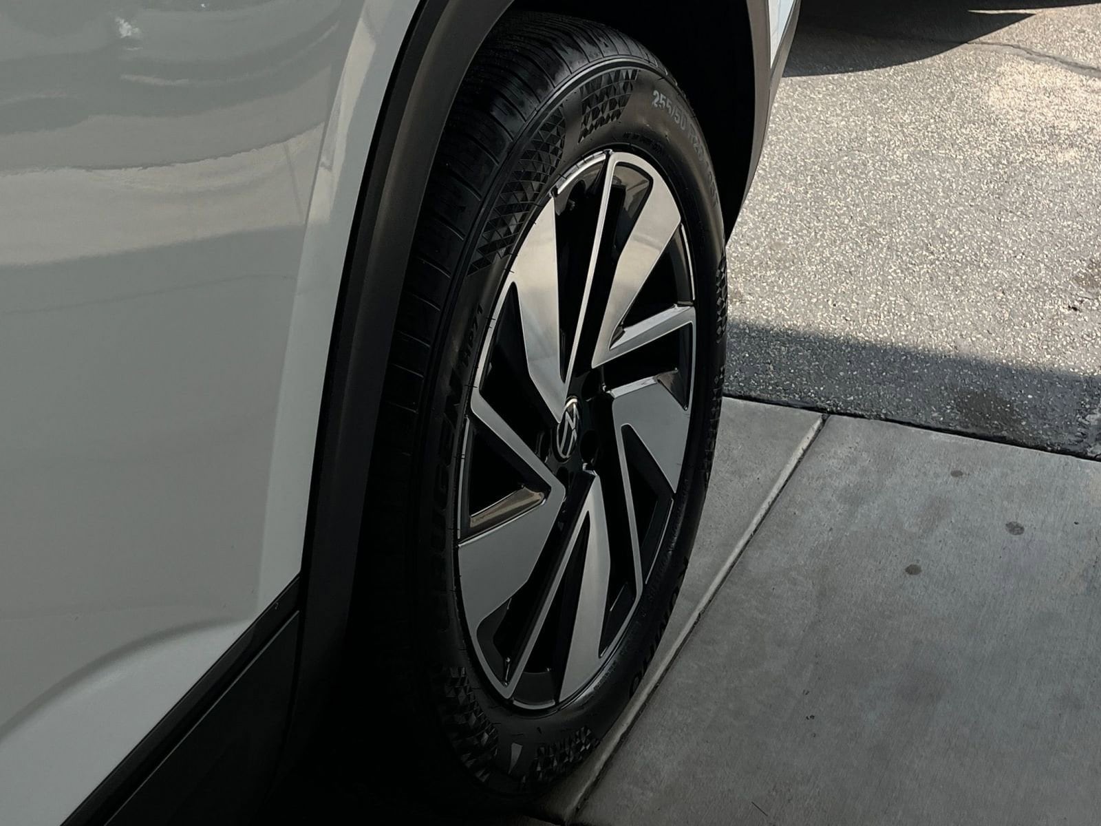 Thumbnail: 2025 Volkswagen Atlas - 30