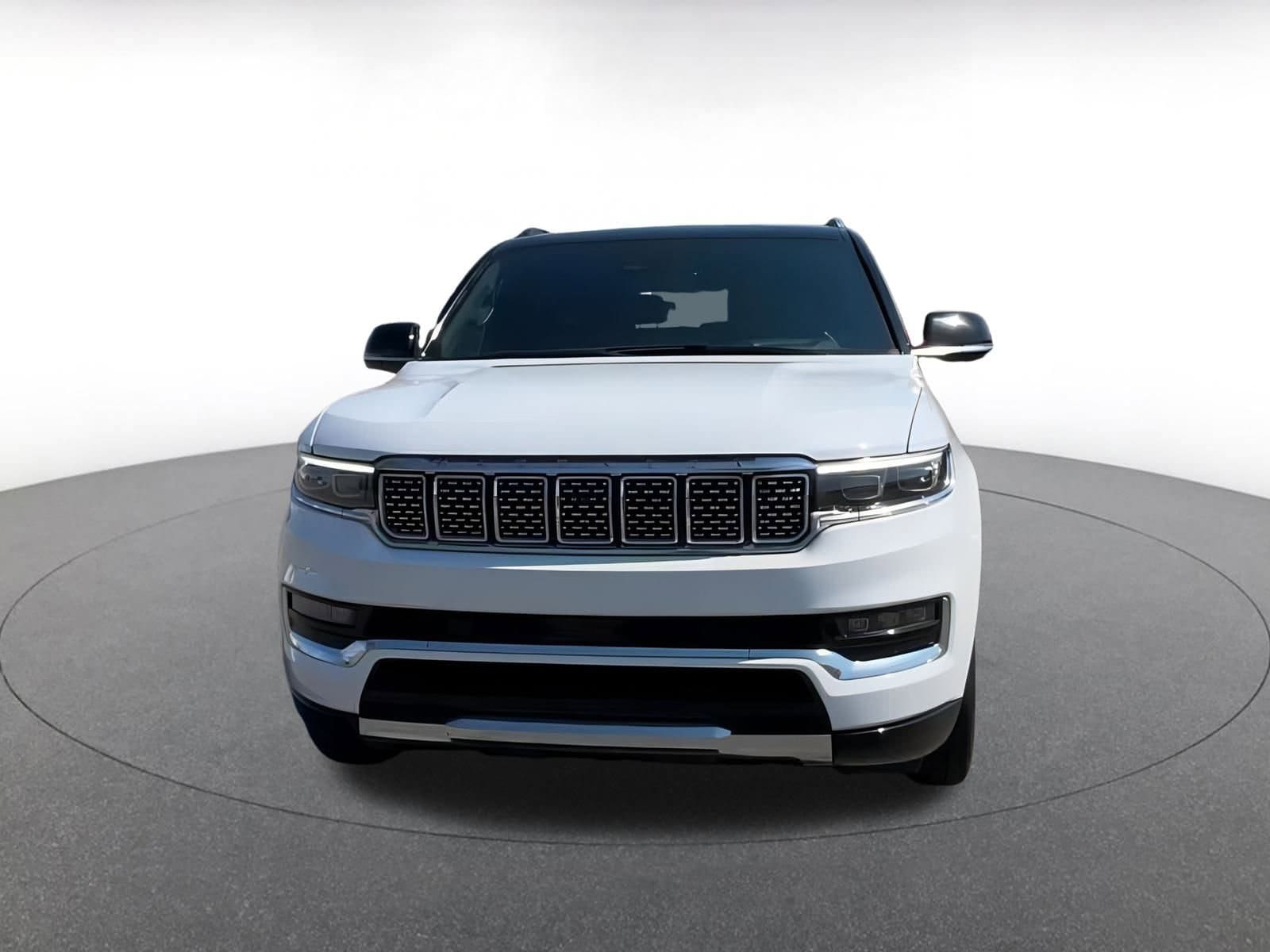 Thumbnail: 2023 Jeep Grand Wagoneer - 4