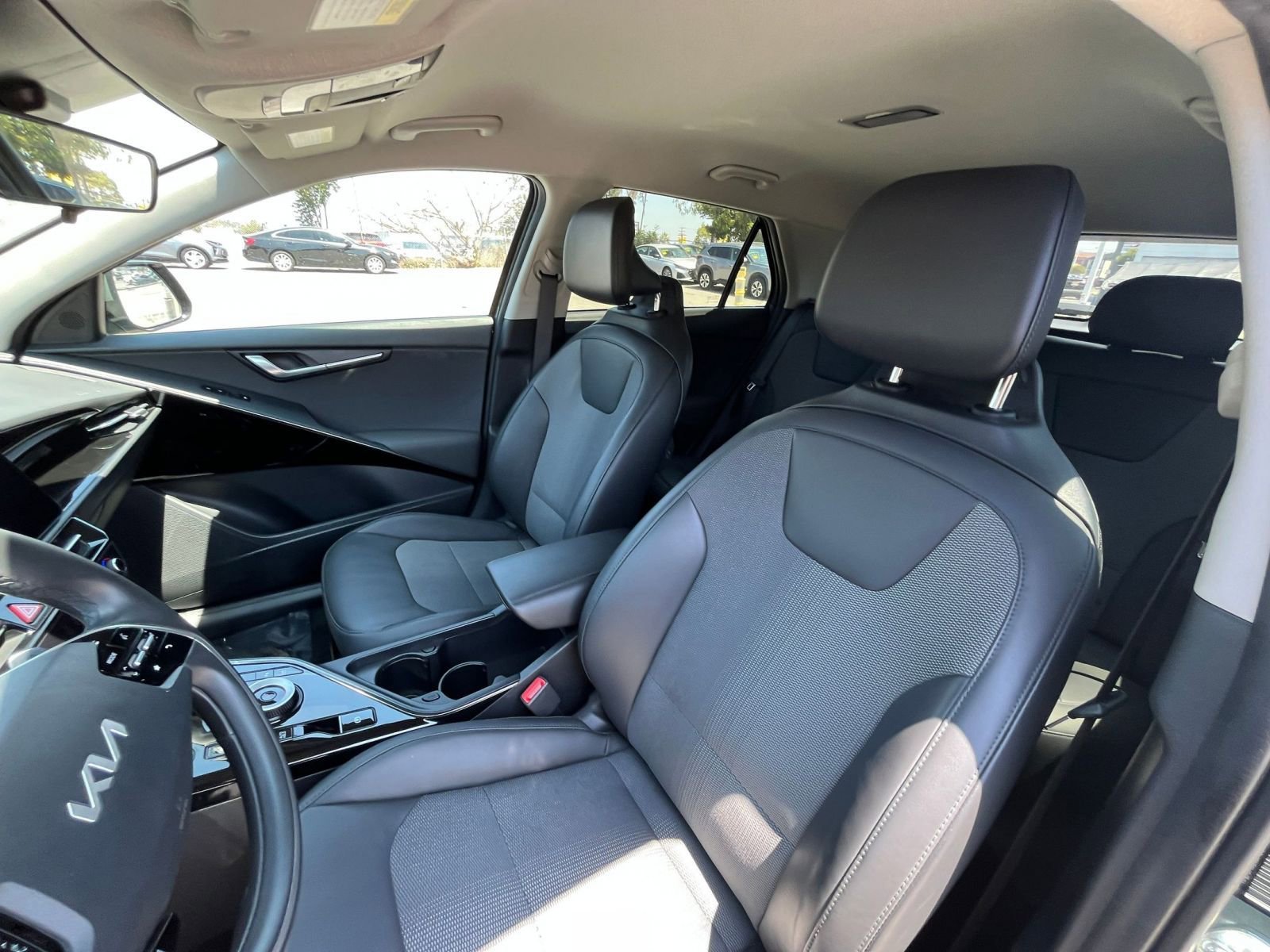 Thumbnail: 2023 Kia Niro - 35