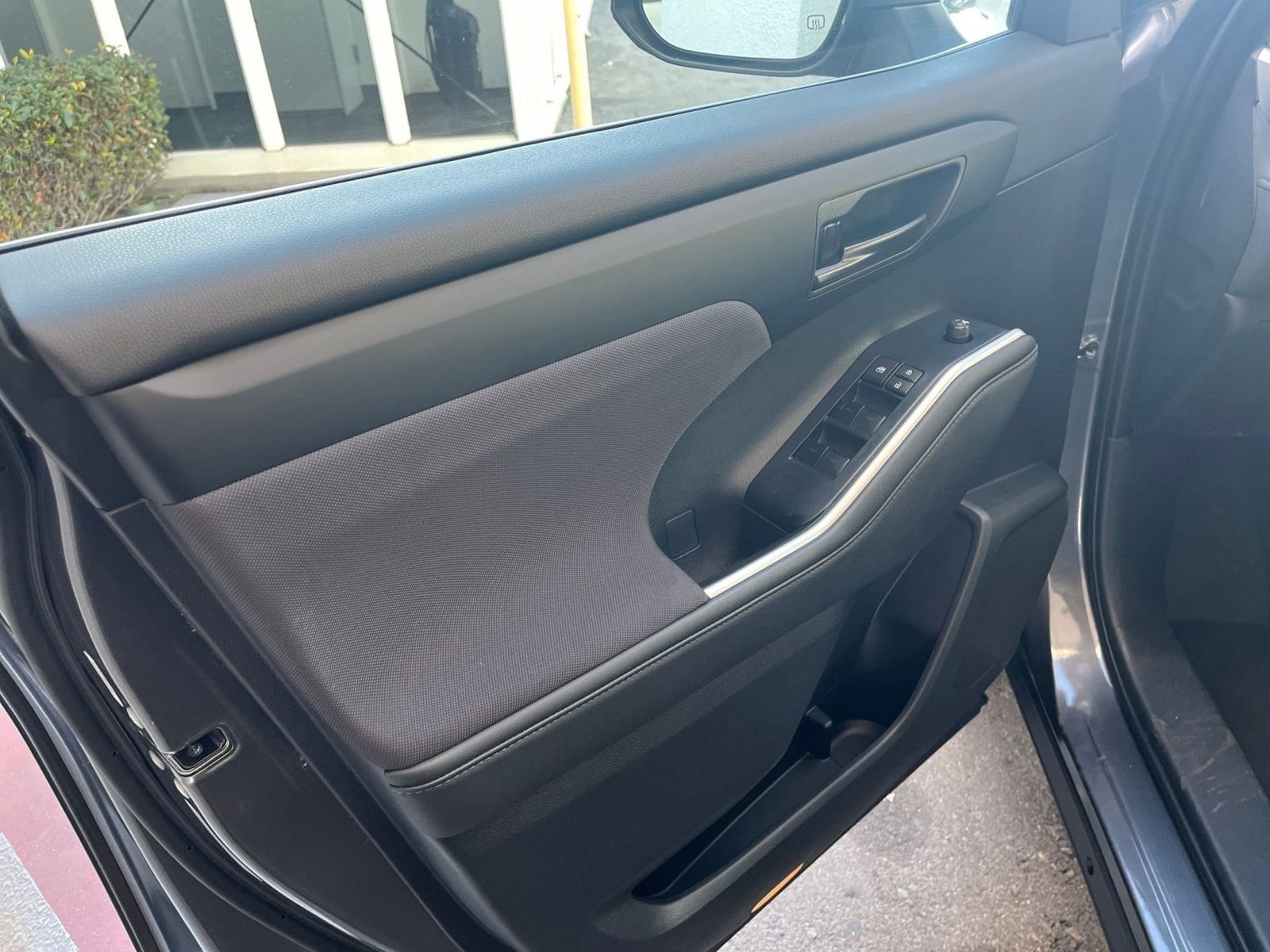 Thumbnail: 2025 Toyota Highlander - 20