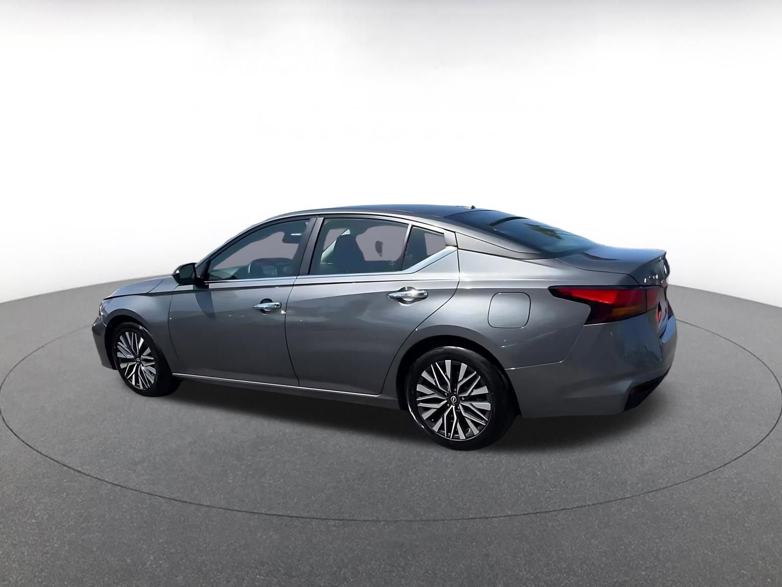 Thumbnail: 2025 Nissan Altima - 10