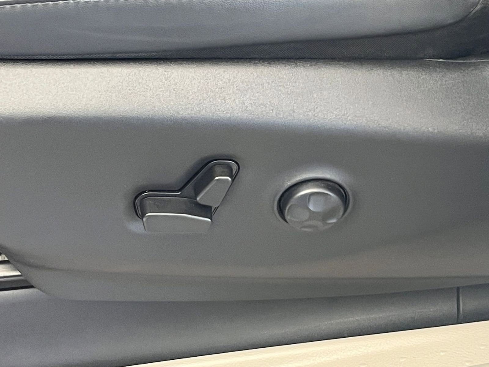 2024 Chrysler Pacifica Touring L 19