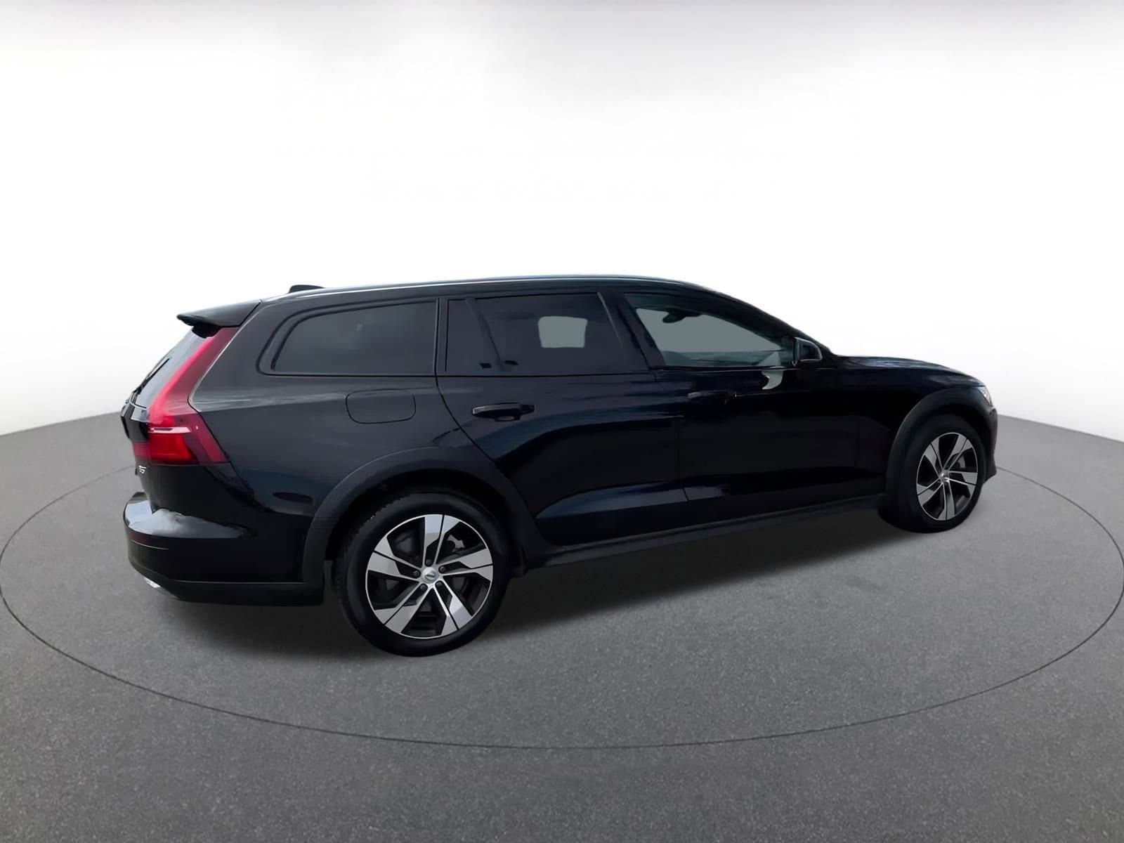 Thumbnail: 2025 Volvo S60 - 14