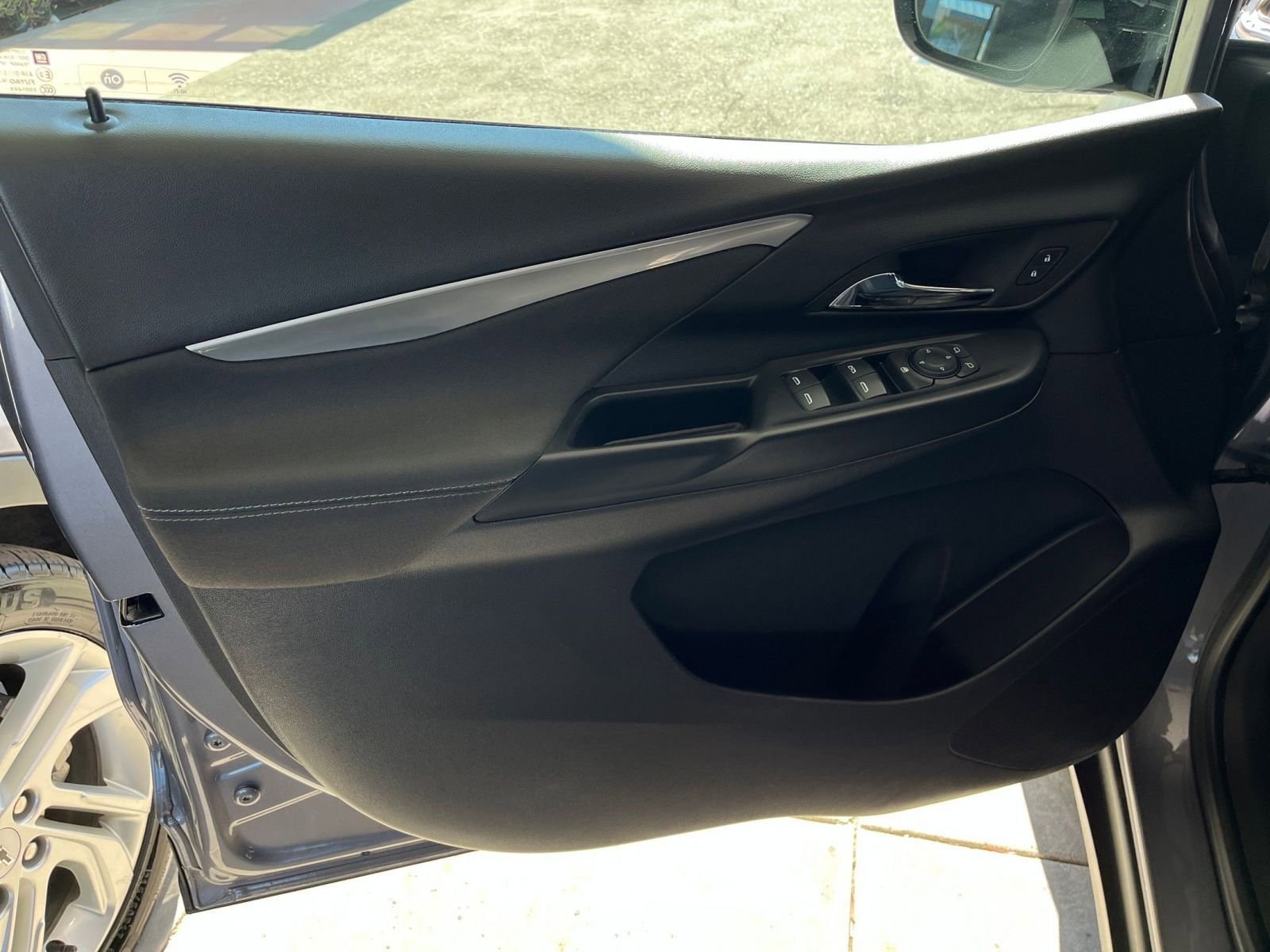 Thumbnail: 2023 Chevrolet Bolt EV - 20