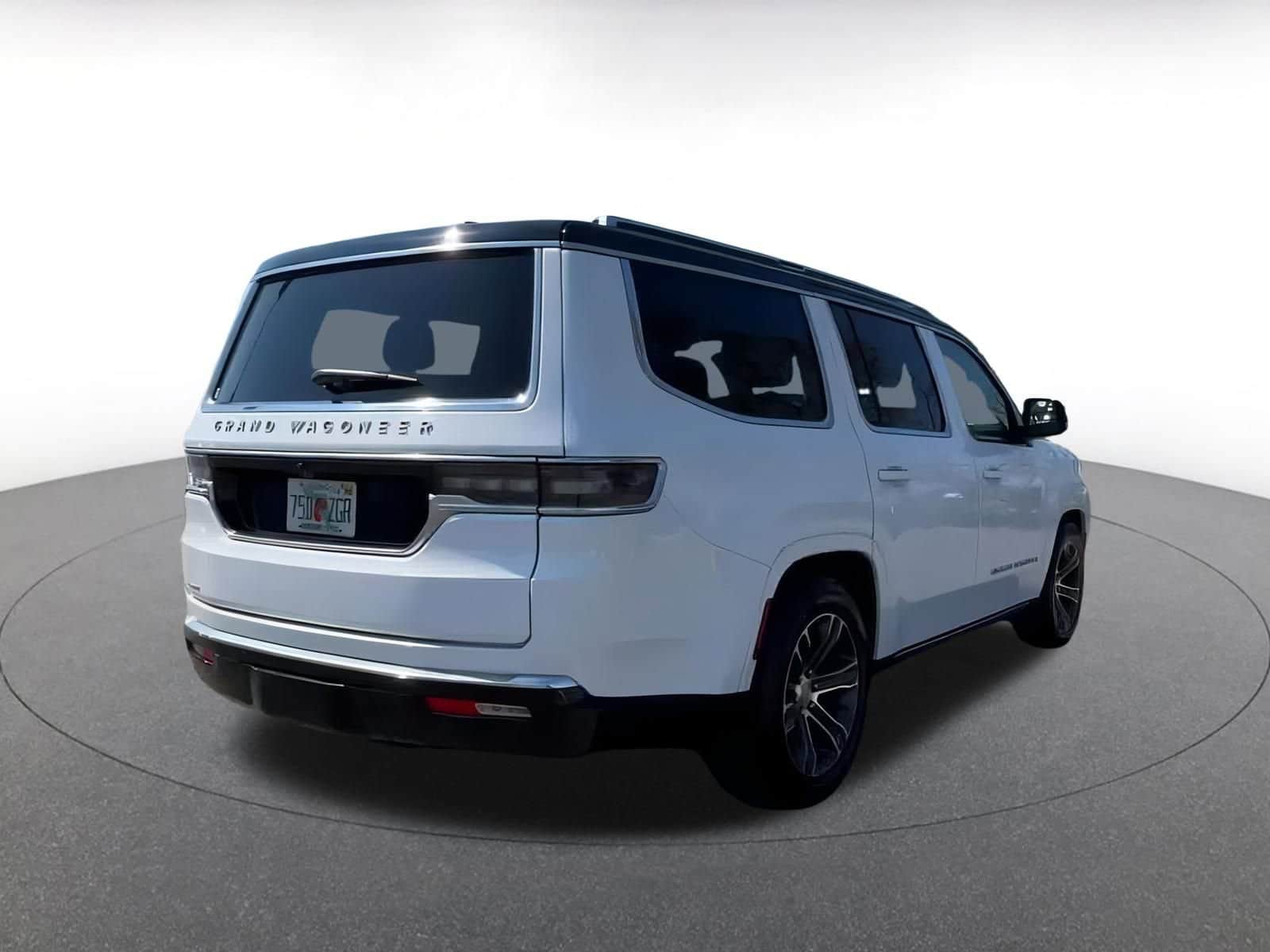 Thumbnail: 2023 Jeep Grand Wagoneer - 10