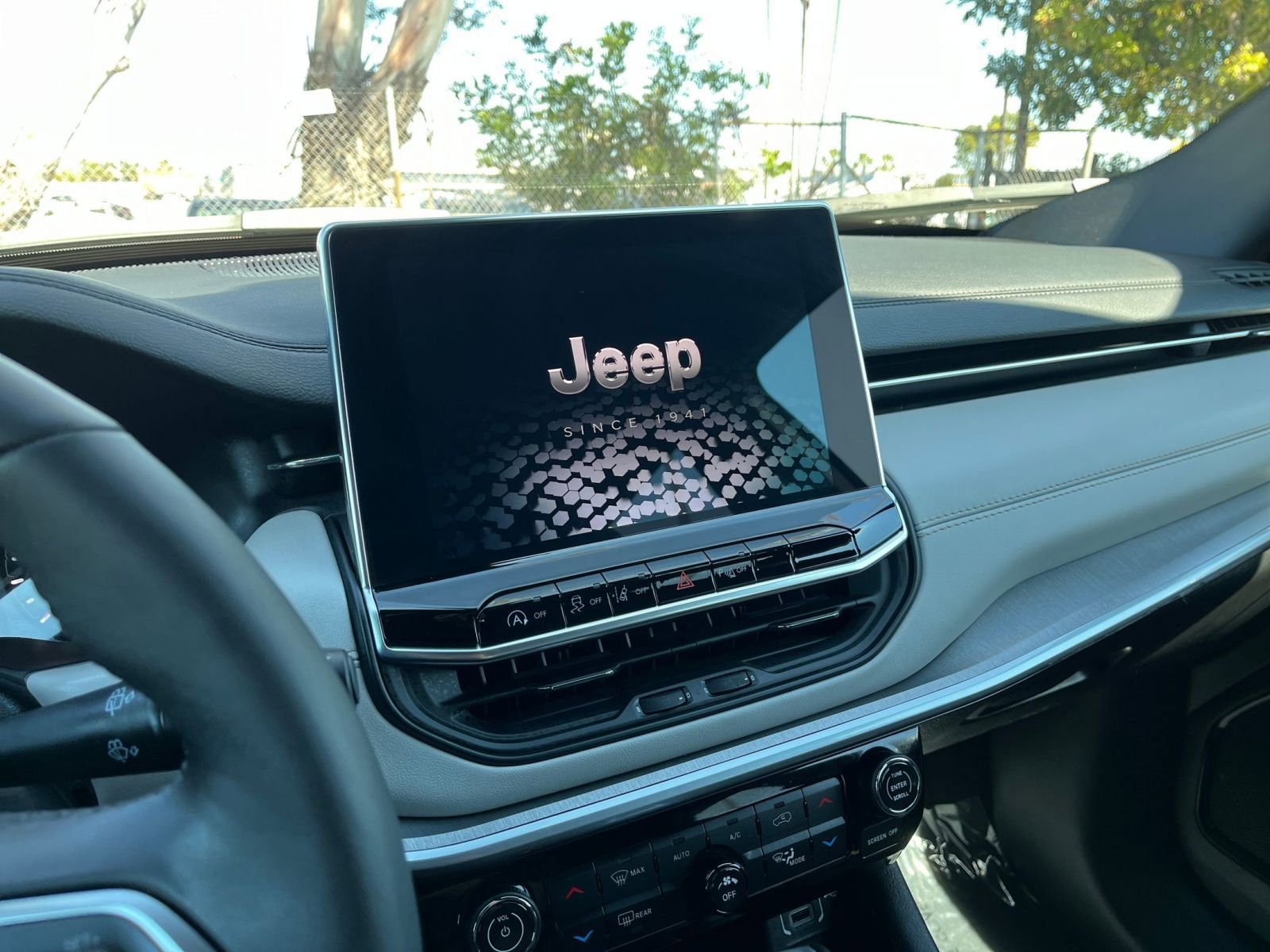 Thumbnail: 2025 Jeep Compass - 17