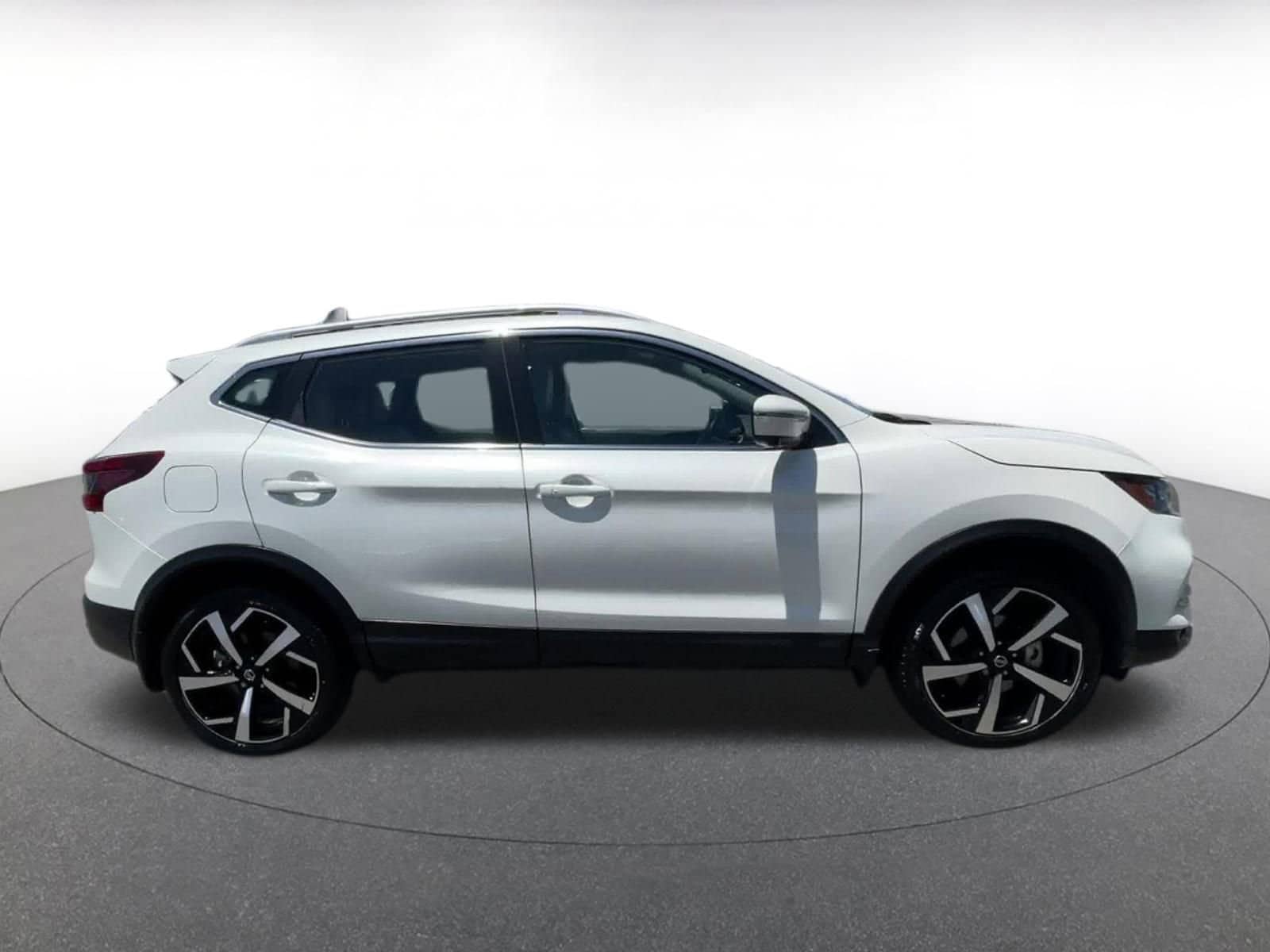 Thumbnail: 2022 Nissan Rogue Sport - 13