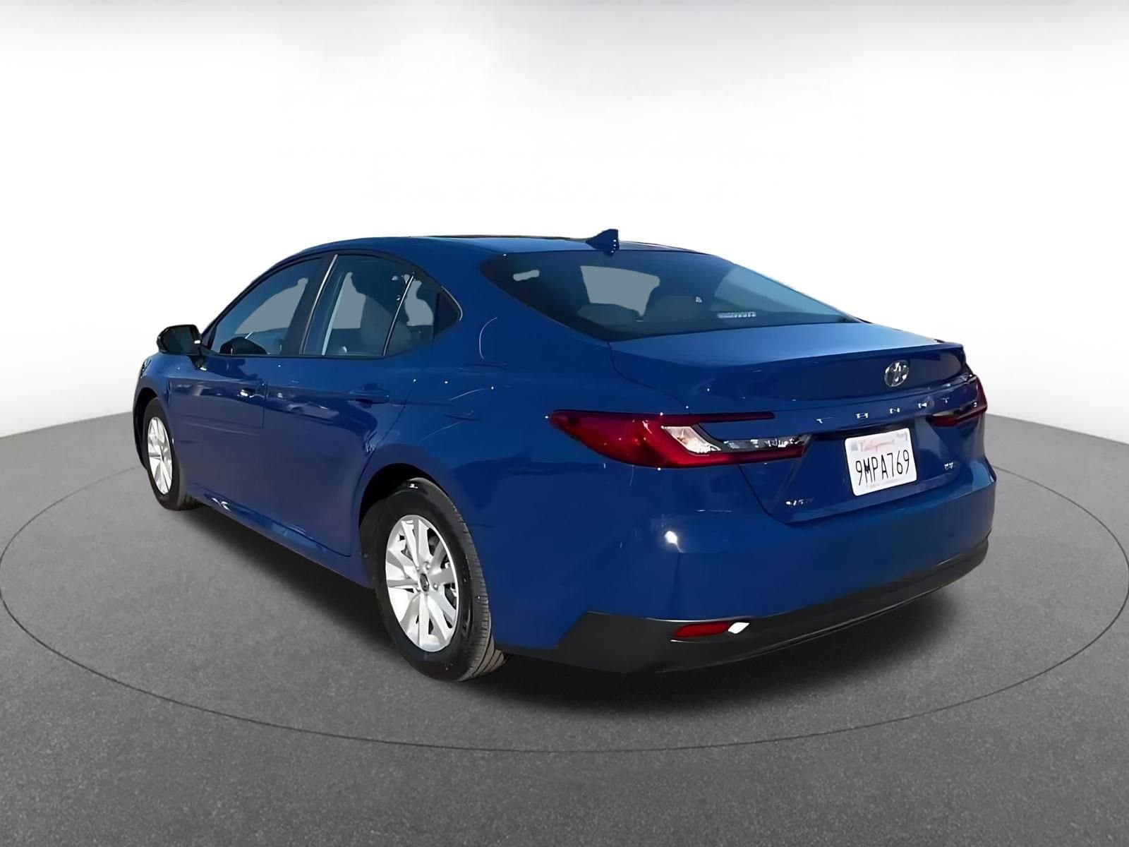 Thumbnail: 2025 Toyota Camry - 10