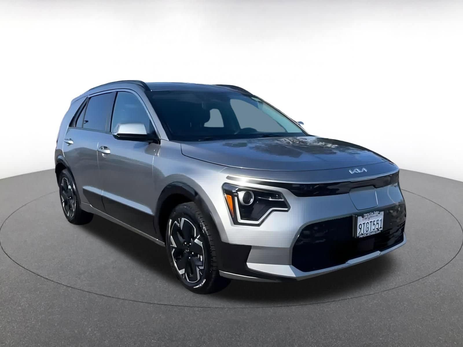 Thumbnail: 2023 Kia Niro - 3