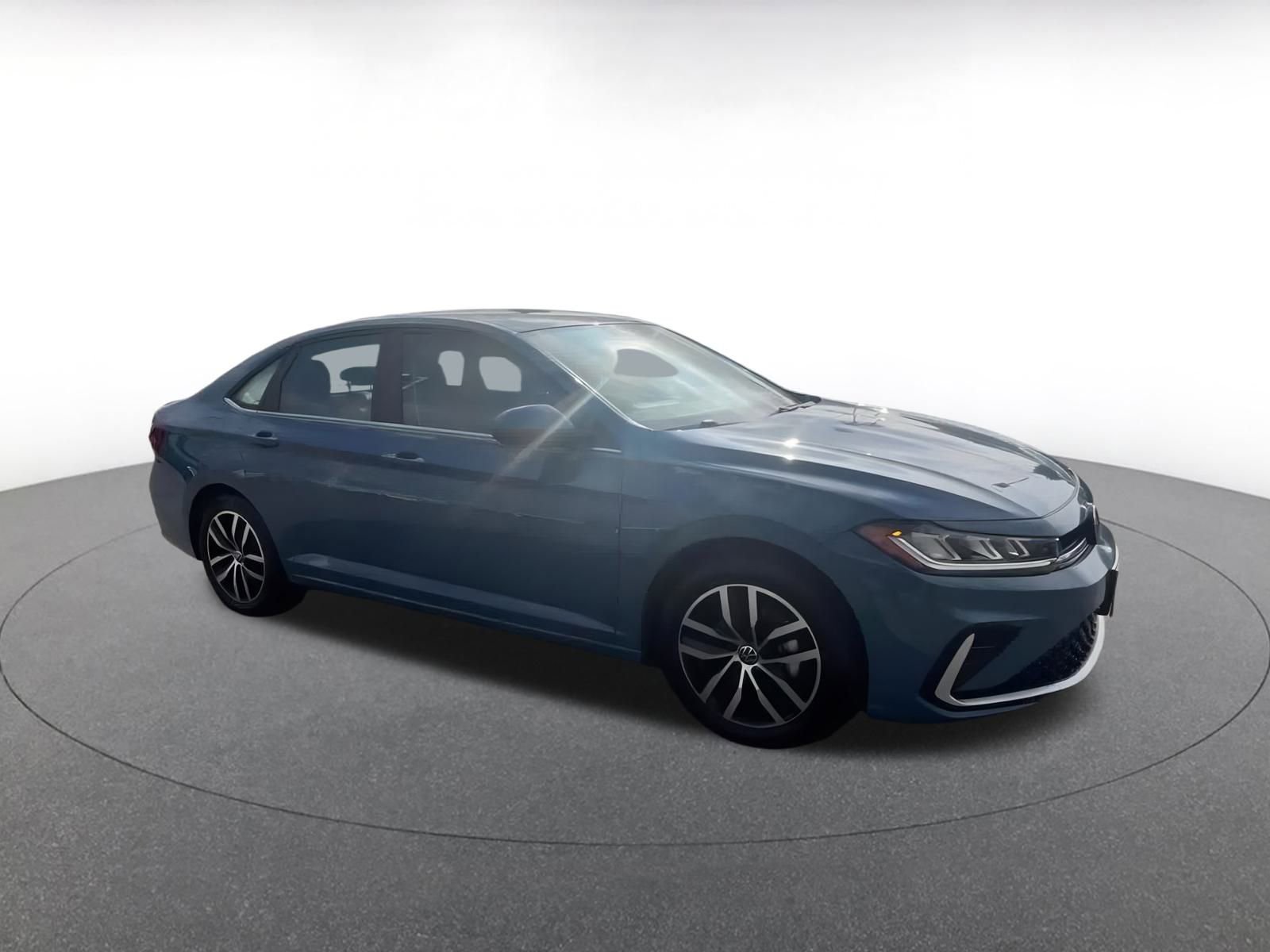 Thumbnail: 2025 Volkswagen Jetta - 2