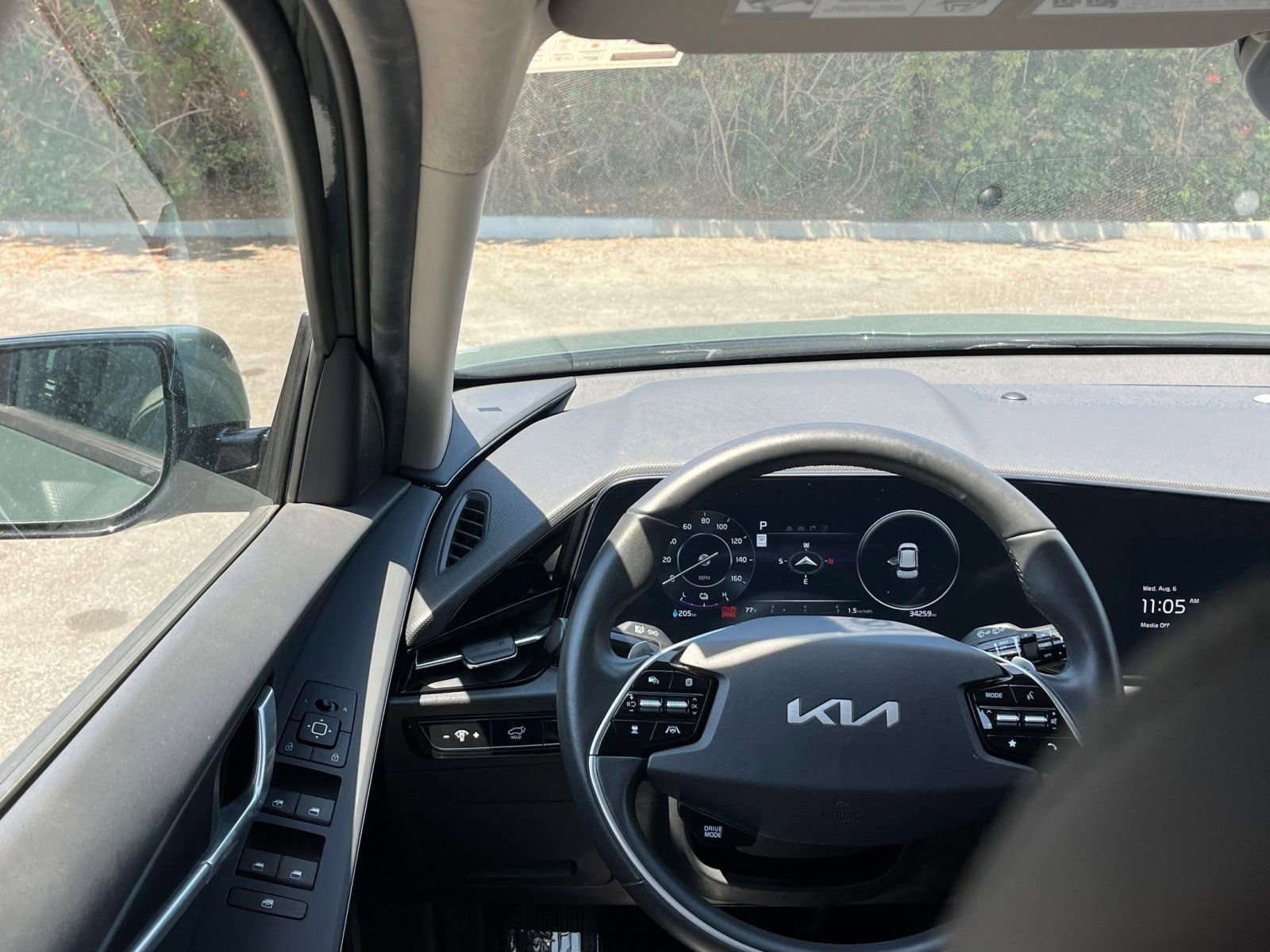 Thumbnail: 2023 Kia Niro - 33