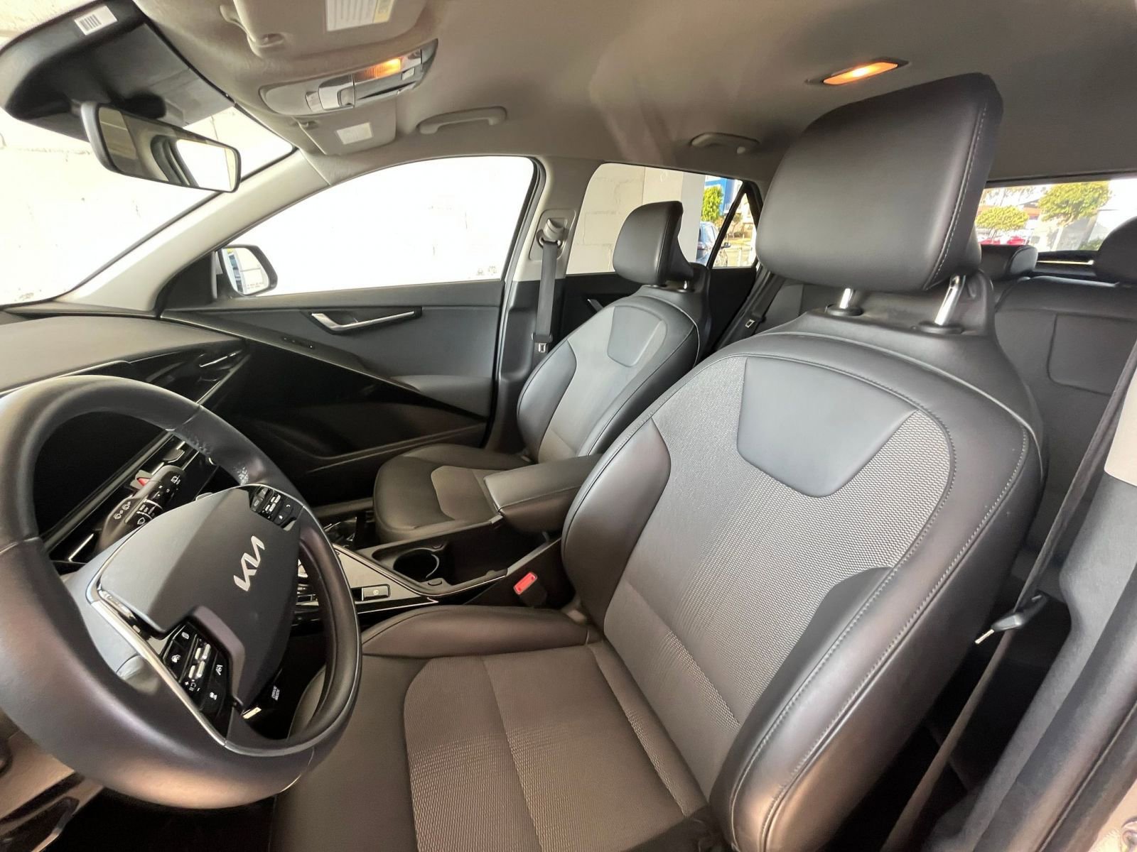 Thumbnail: 2023 Kia Niro - 26
