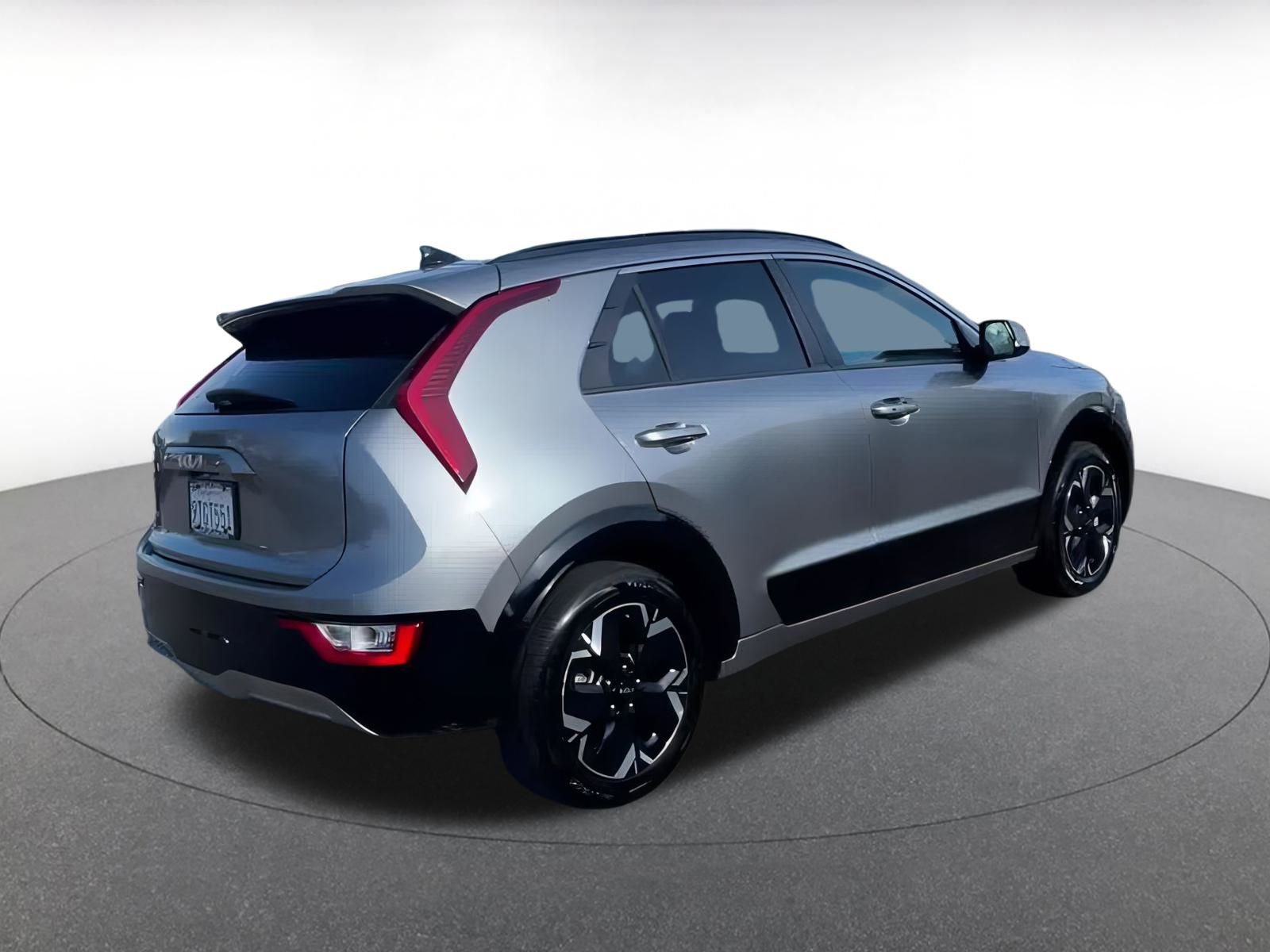 Thumbnail: 2023 Kia Niro - 11
