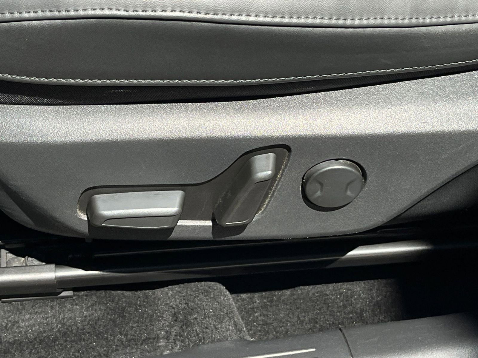Thumbnail: 2023 Kia Niro - 23