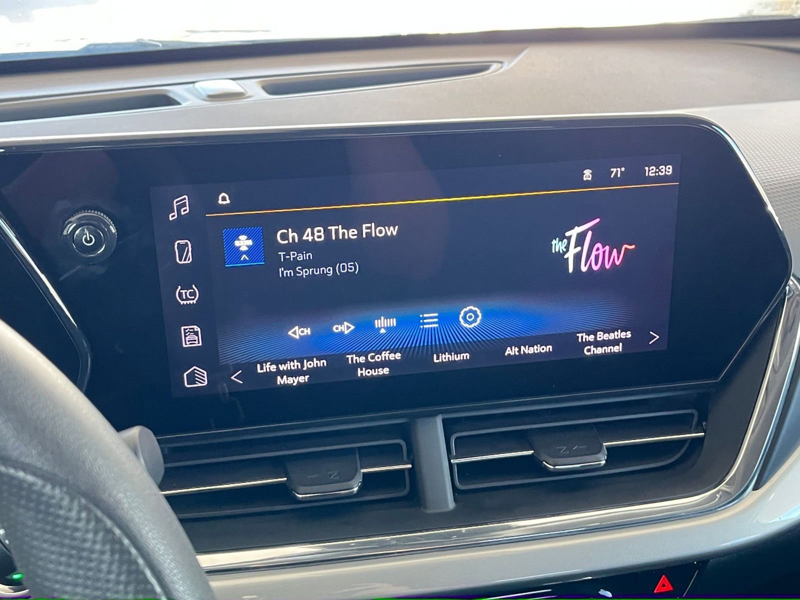 Thumbnail: 2025 Chevrolet Trax - 21