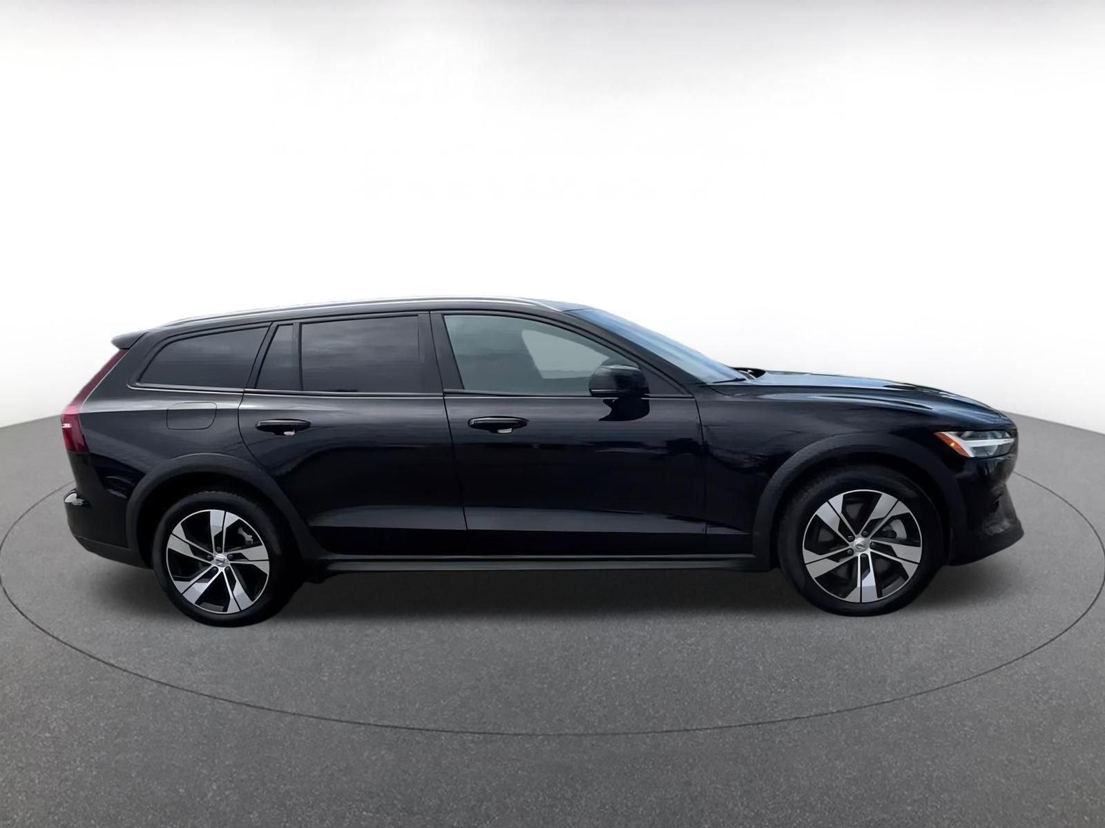 Thumbnail: 2025 Volvo S60 - 16