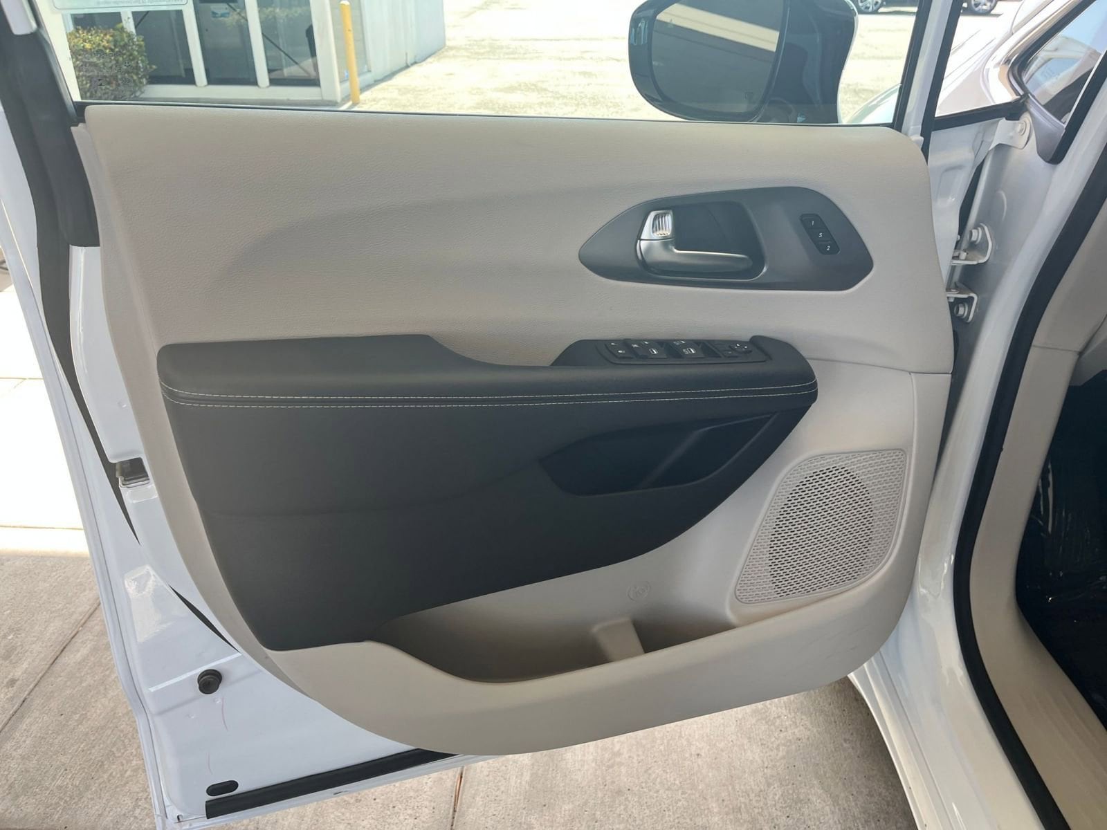 2024 Chrysler Pacifica Touring L 16