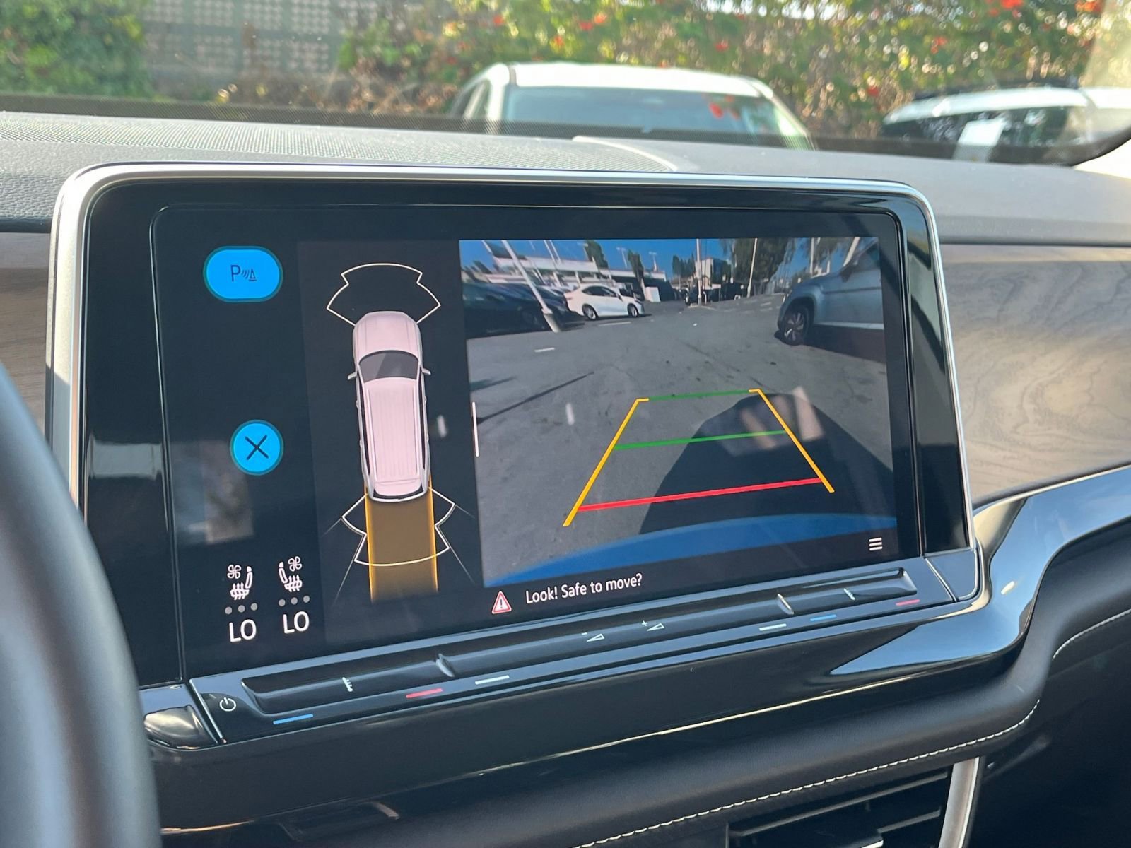 Thumbnail: 2025 Volkswagen Atlas - 17