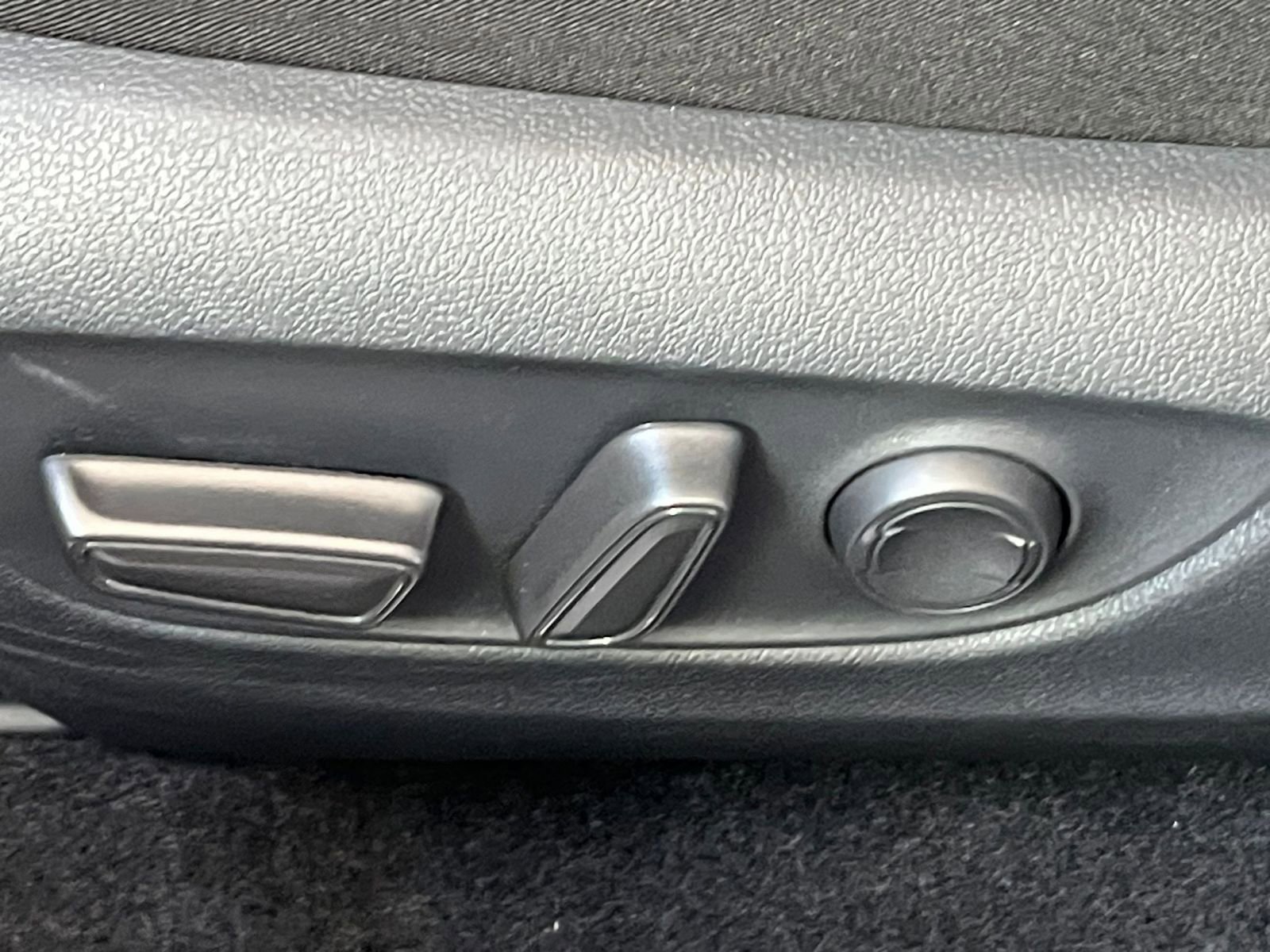 Thumbnail: 2025 Toyota RAV4 - 23