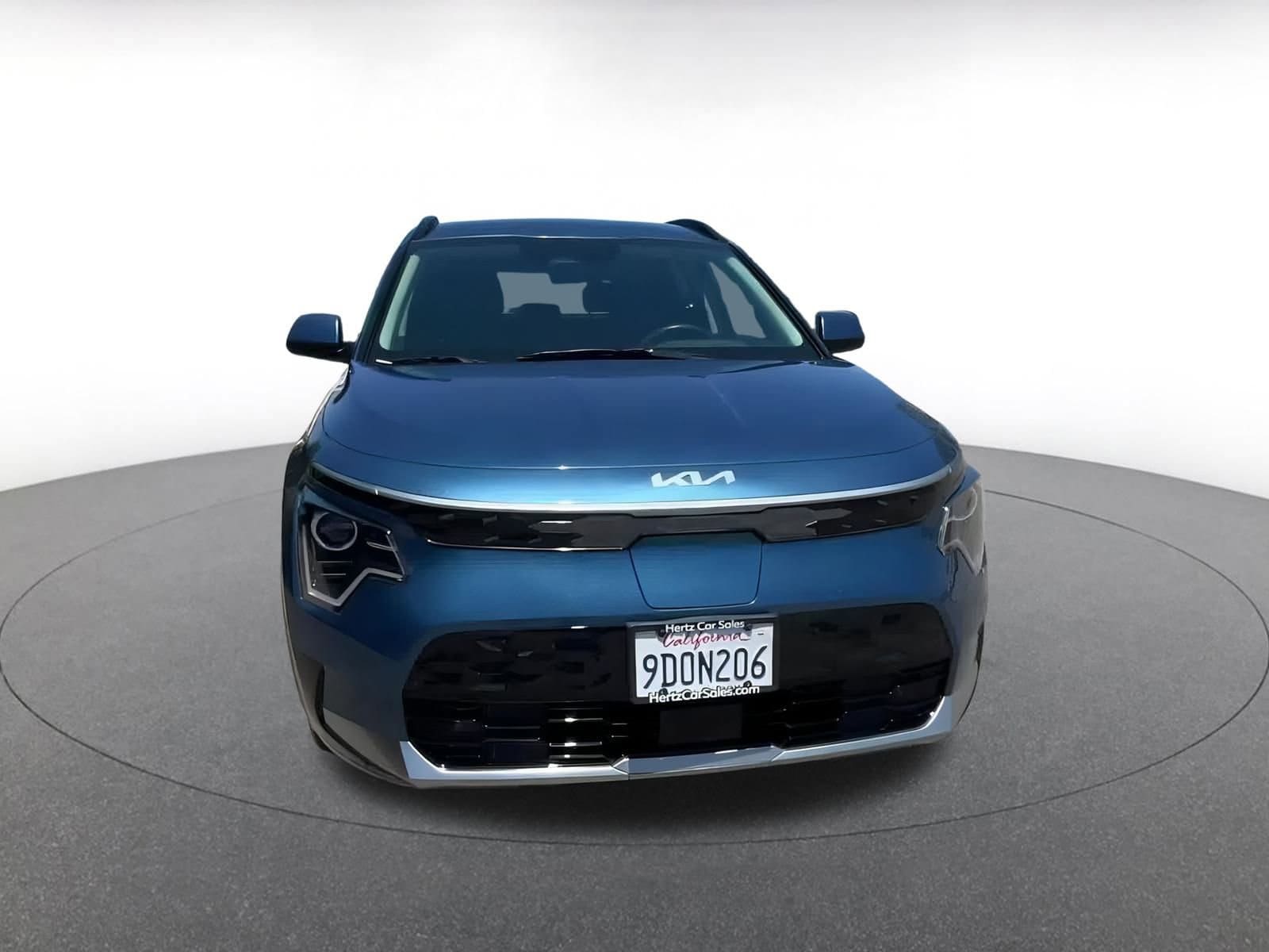 Thumbnail: 2023 Kia Niro - 4