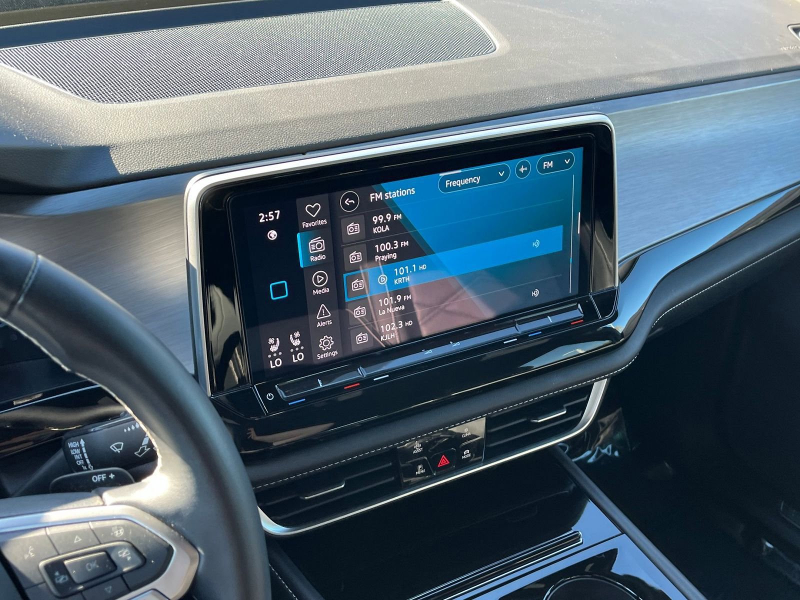 Thumbnail: 2025 Volkswagen Atlas - 17