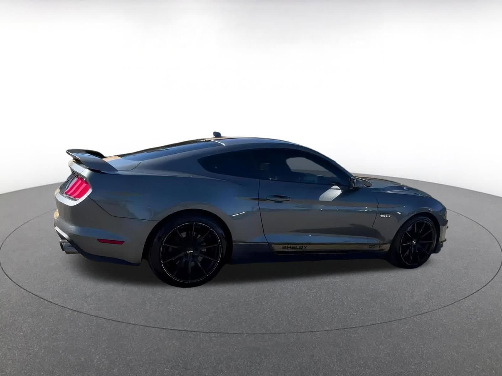 2022 Ford Mustang  12