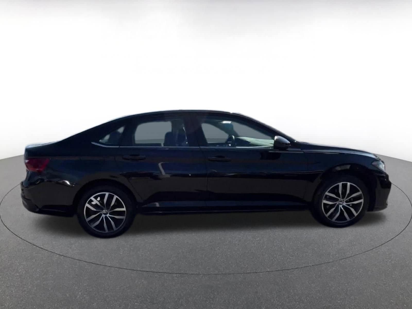 Thumbnail: 2025 Volkswagen Jetta - 16