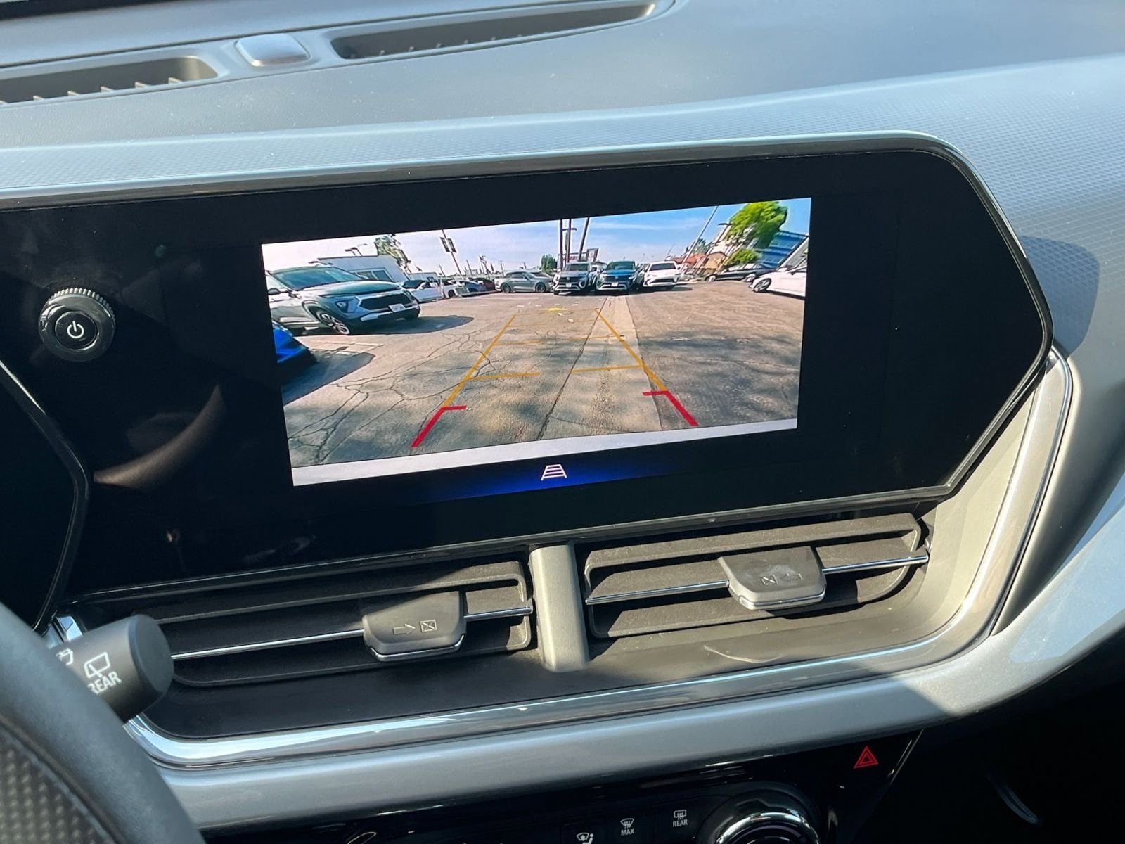 Thumbnail: 2025 Chevrolet Trax - 17