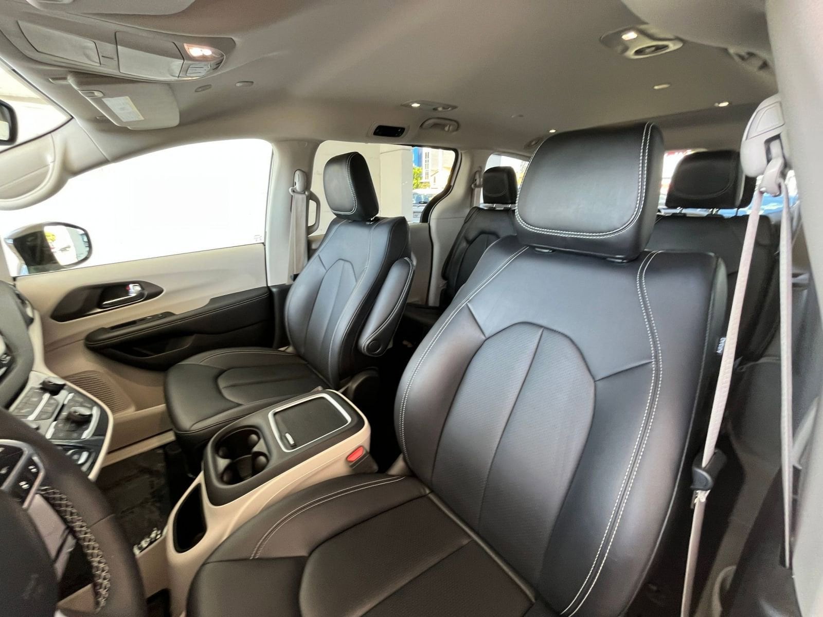 2024 Chrysler Pacifica Touring L 22