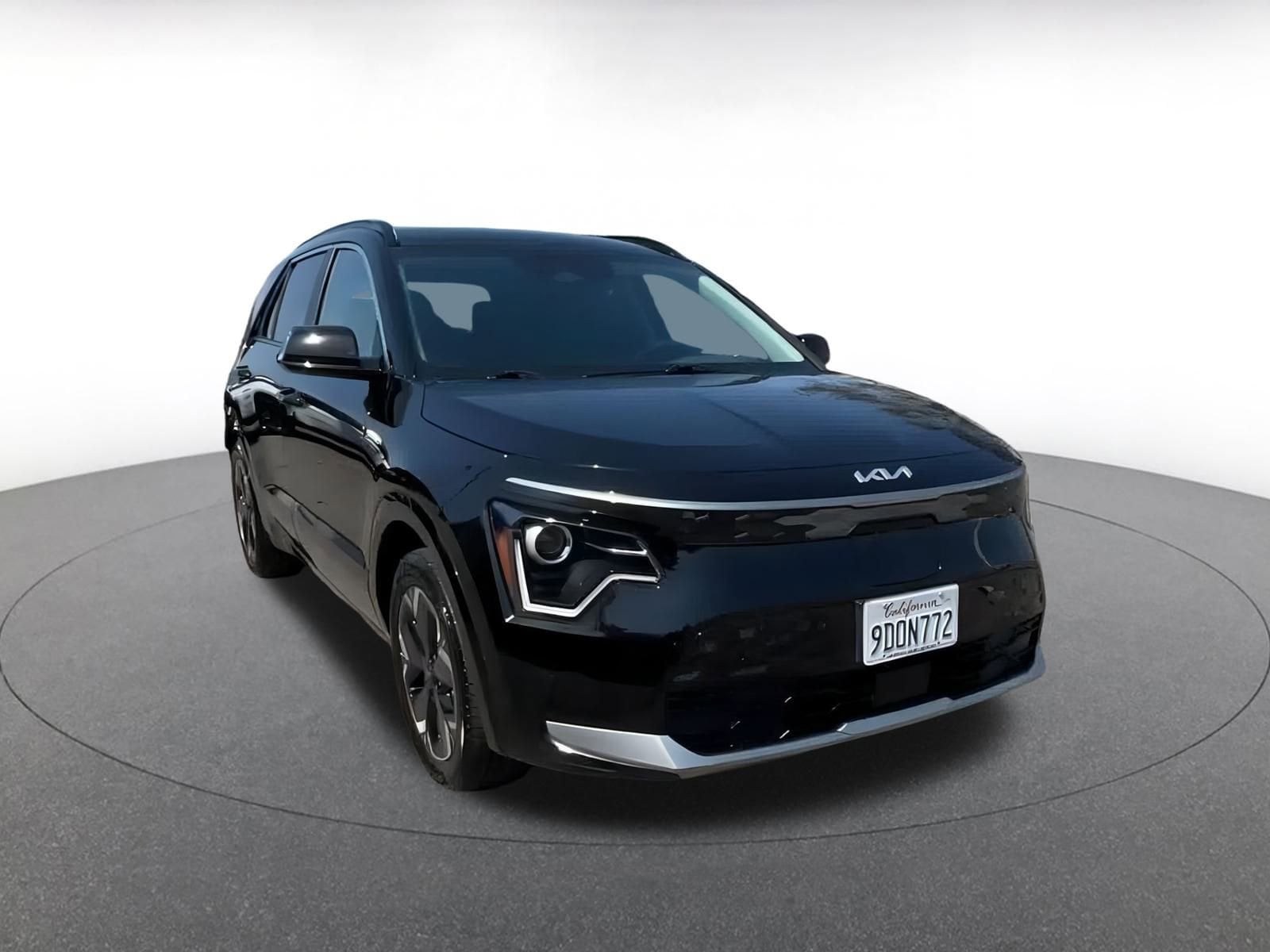 Thumbnail: 2023 Kia Niro - 3