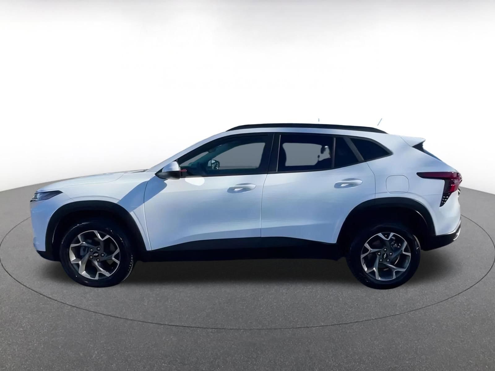 Thumbnail: 2025 Chevrolet Trax - 8