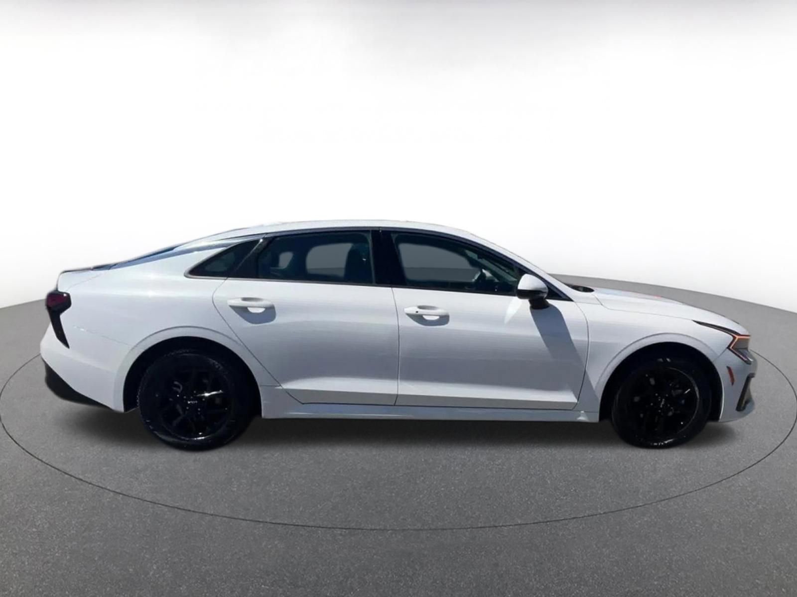 Thumbnail: 2025 Kia K5 - 16