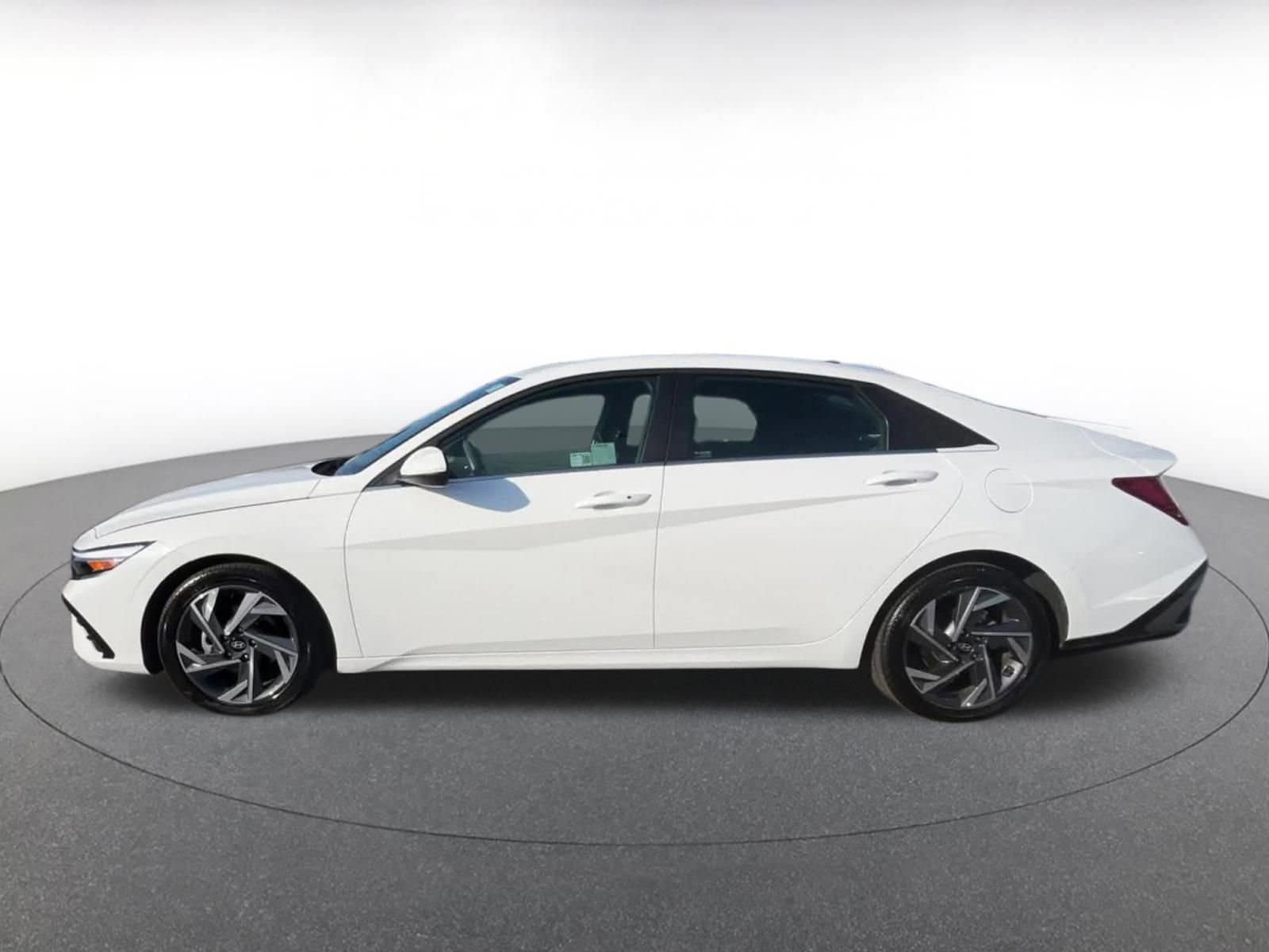 Thumbnail: 2025 Hyundai Elantra - 9