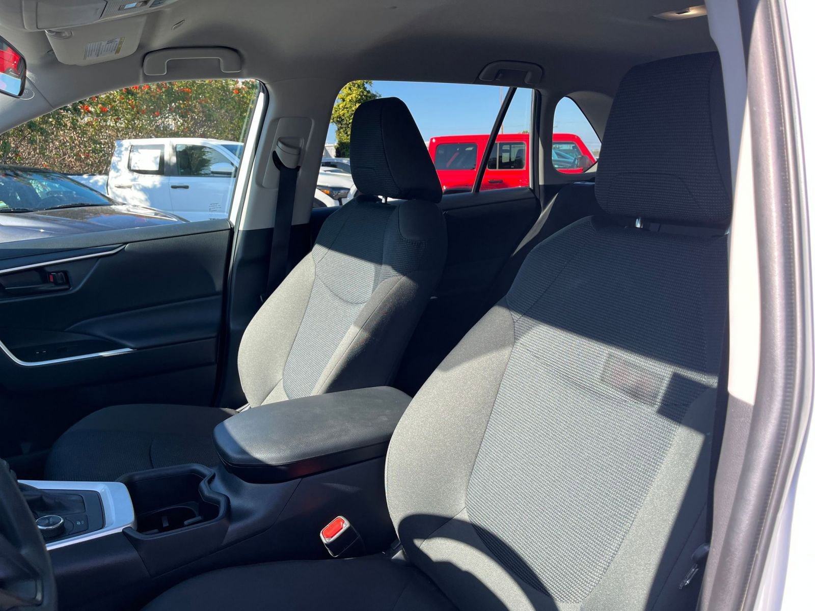 Thumbnail: 2025 Toyota RAV4 - 27