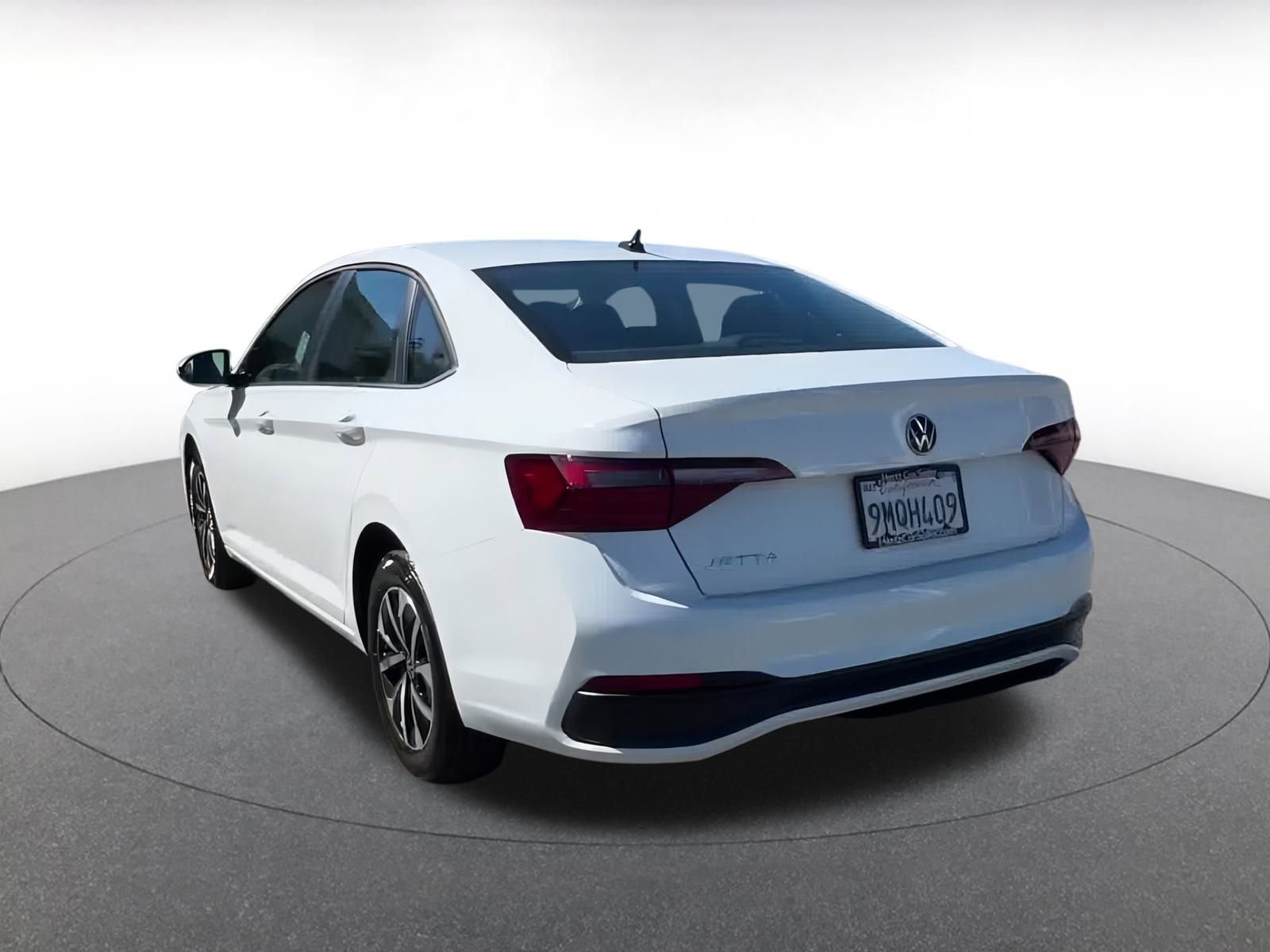 Thumbnail: 2024 Volkswagen Jetta - 9