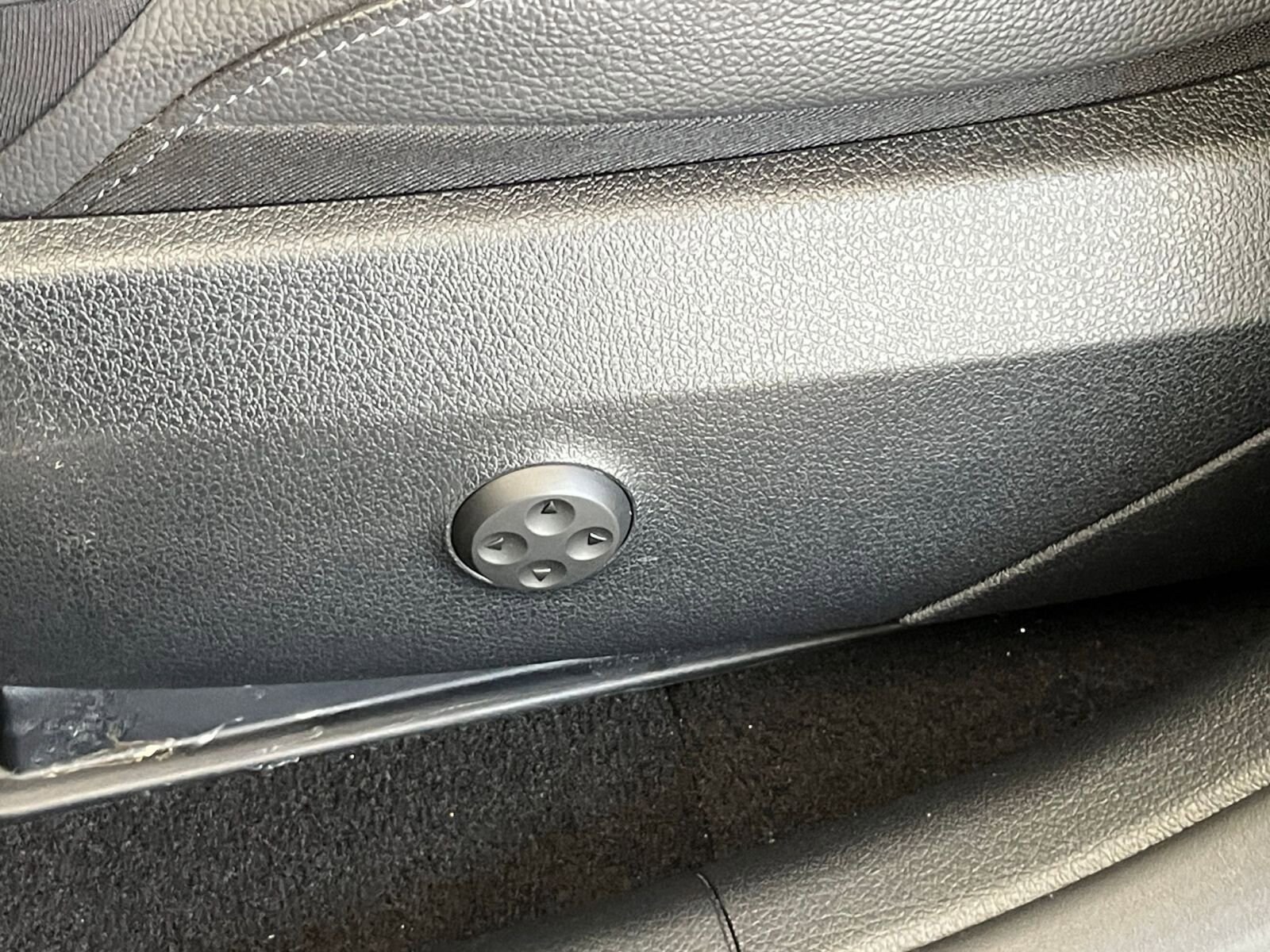 Thumbnail: 2024 Mercedes-Benz GLC - 23