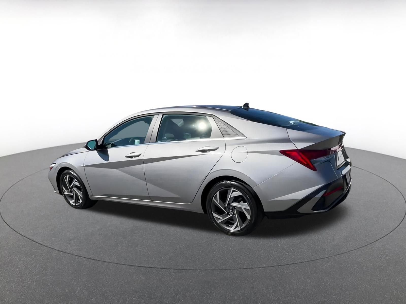 Thumbnail: 2025 Hyundai Elantra - 10