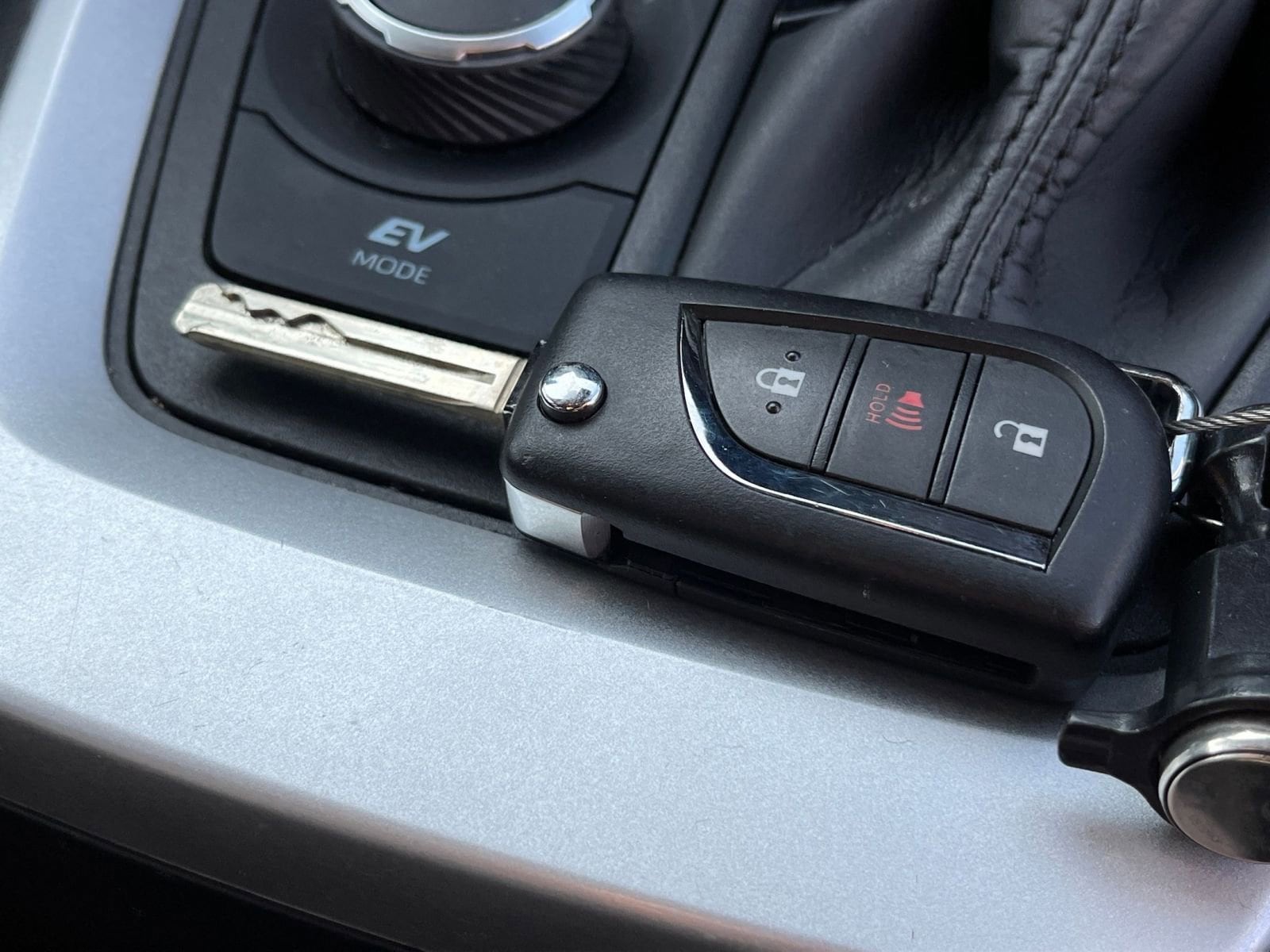 Thumbnail: 2025 Toyota RAV4 - 22