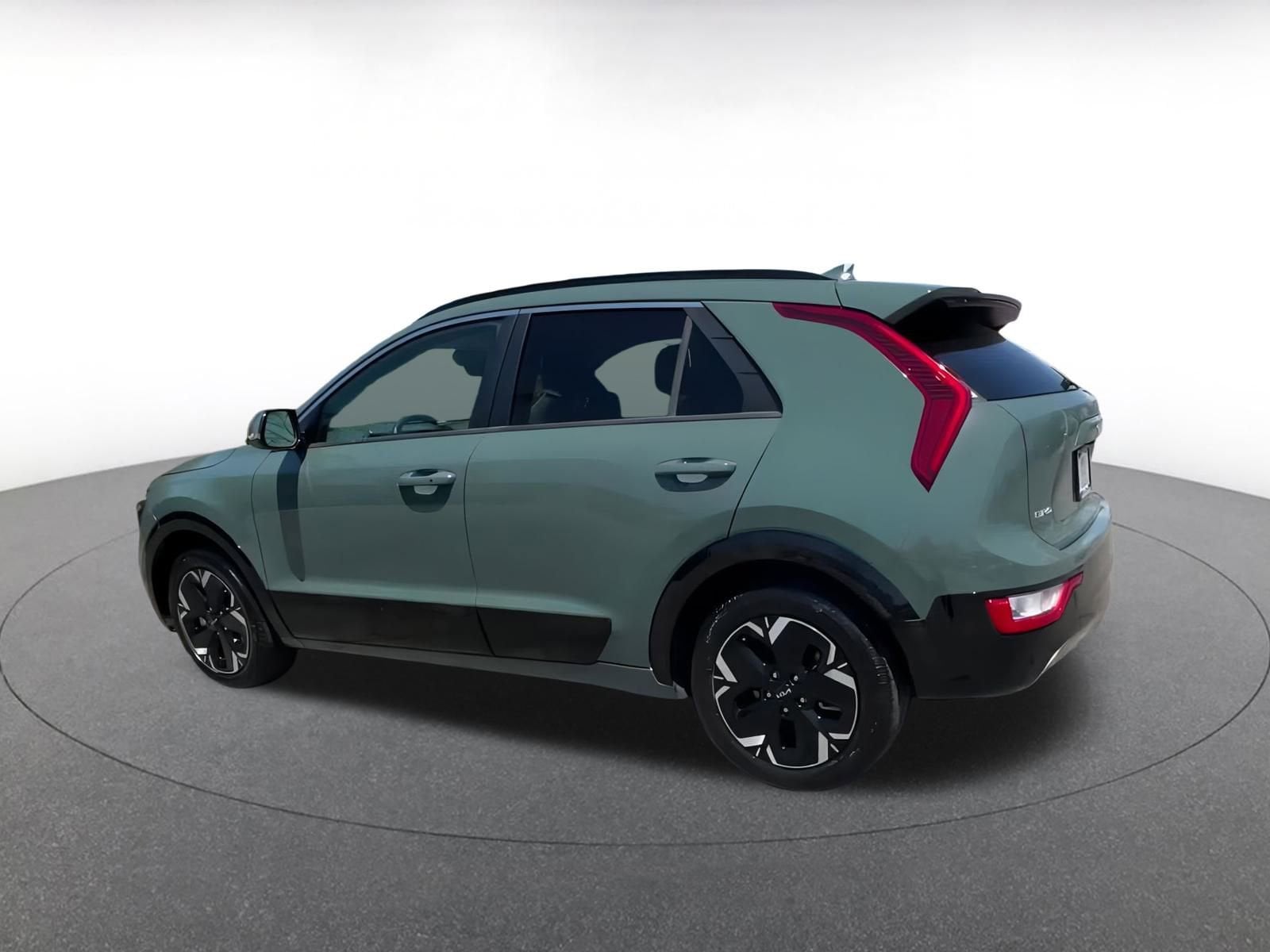 Thumbnail: 2023 Kia Niro - 8