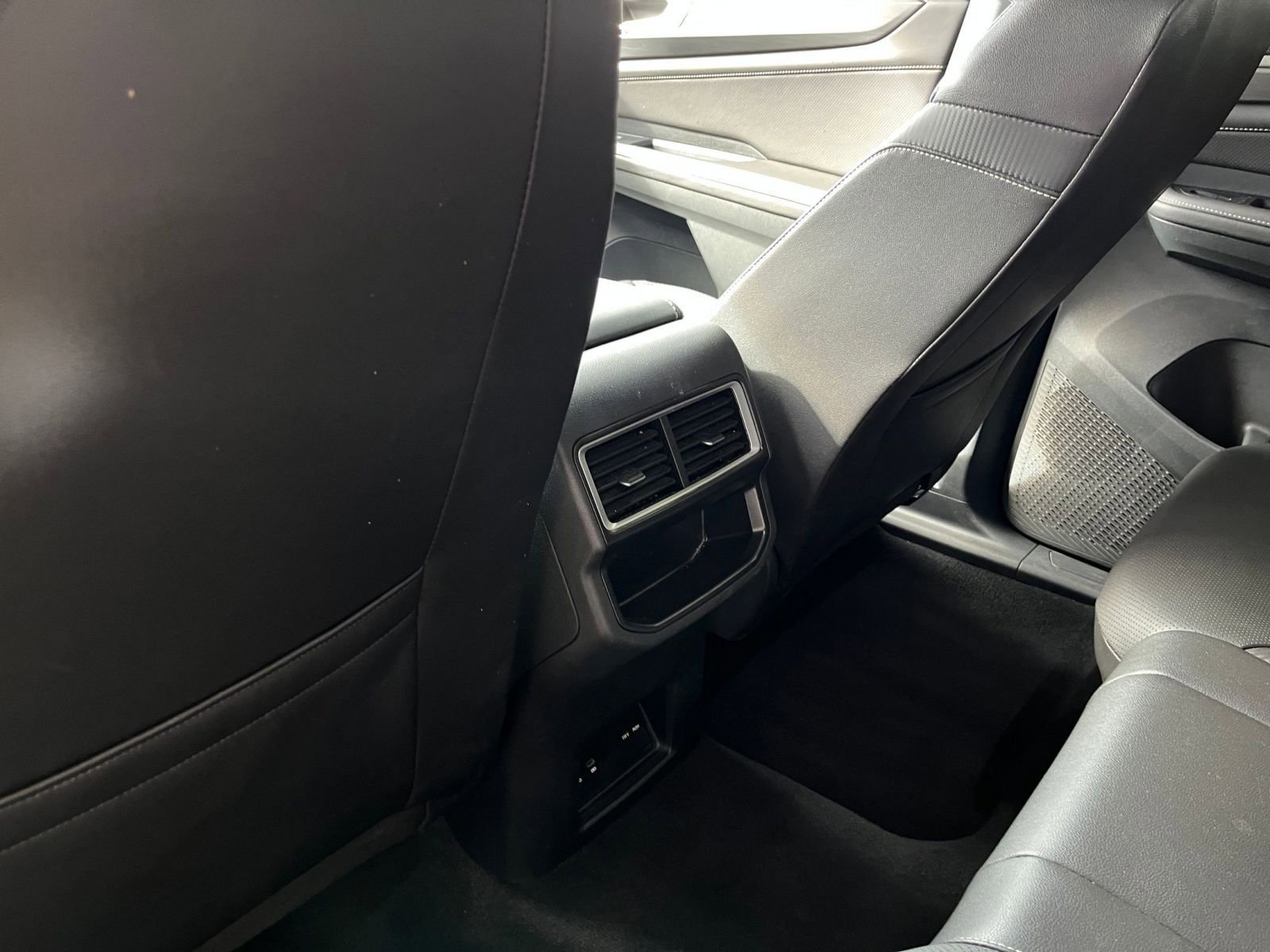 Thumbnail: 2025 Volkswagen Atlas - 24