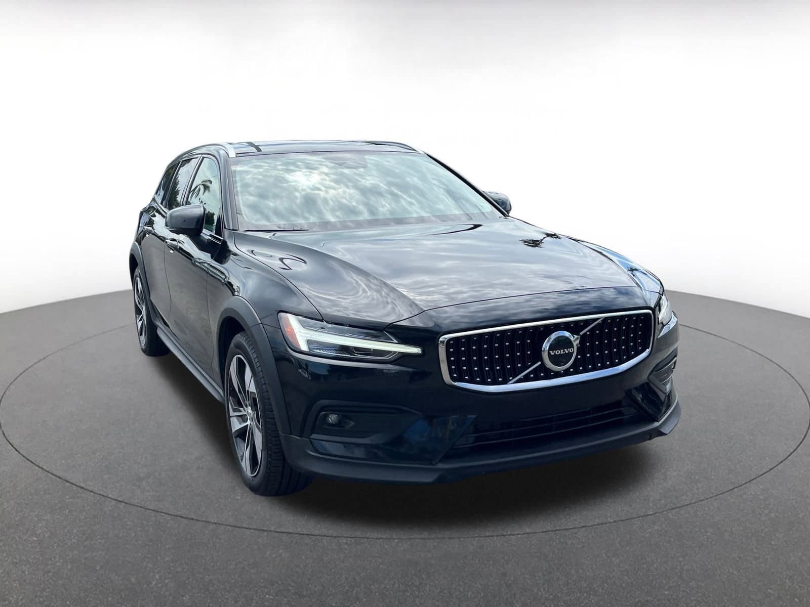 Thumbnail: 2025 Volvo S60 - 1