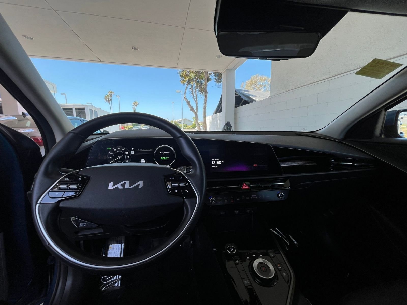 Thumbnail: 2023 Kia Niro - 32