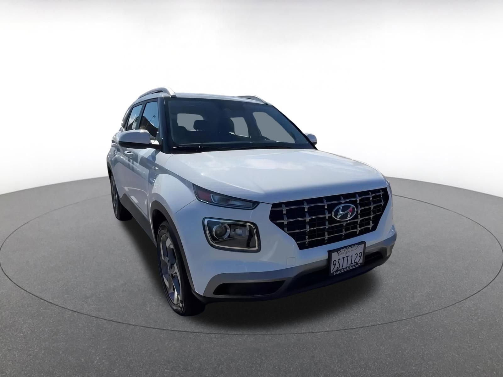 Thumbnail: 2025 Hyundai Venue - 3