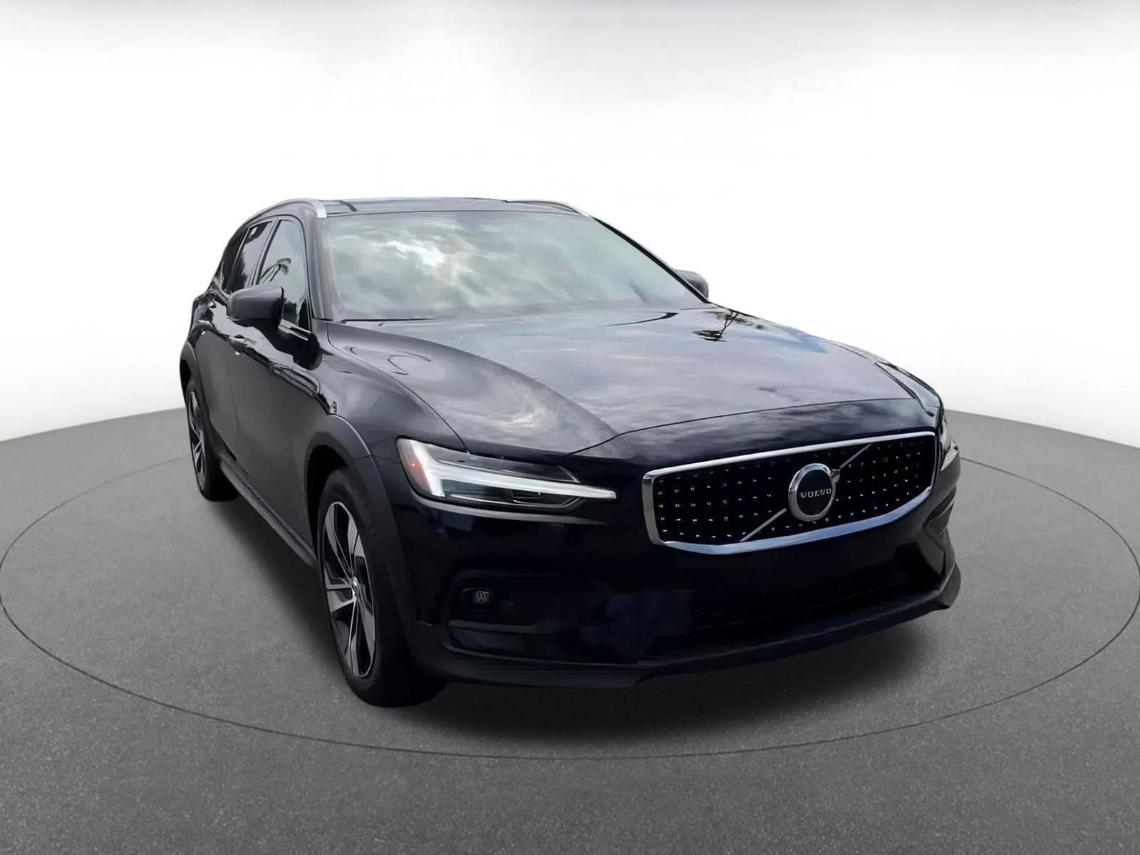 Thumbnail: 2025 Volvo S60 - 3