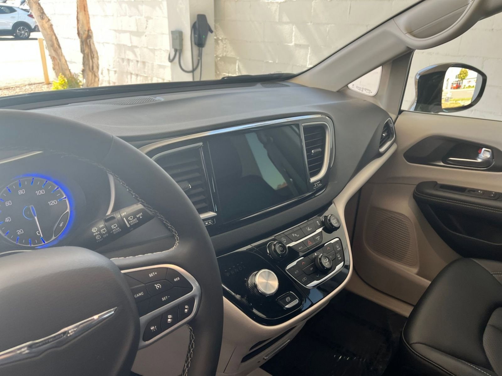 2024 Chrysler Pacifica Touring L 15