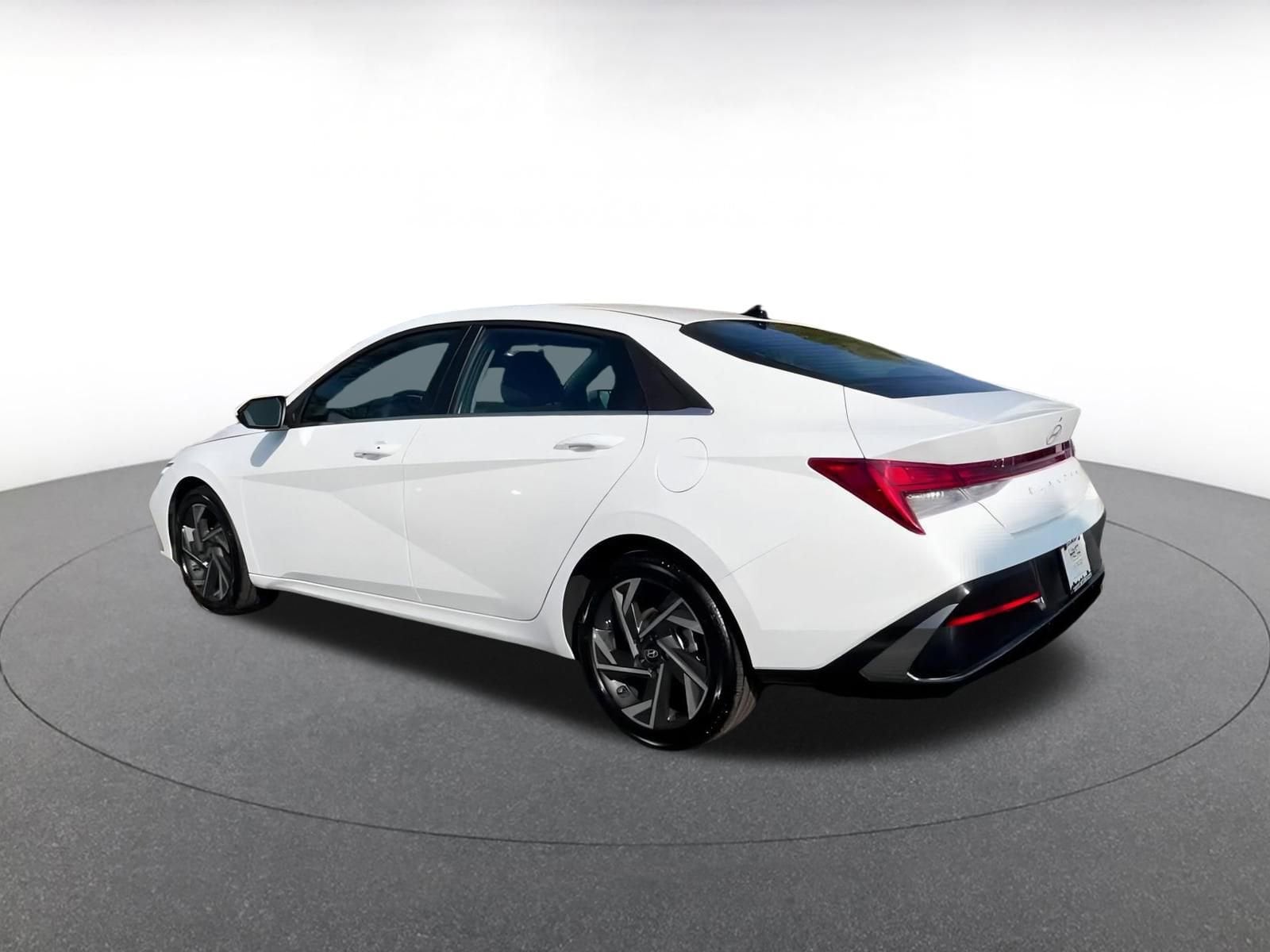 Thumbnail: 2025 Hyundai Elantra - 10