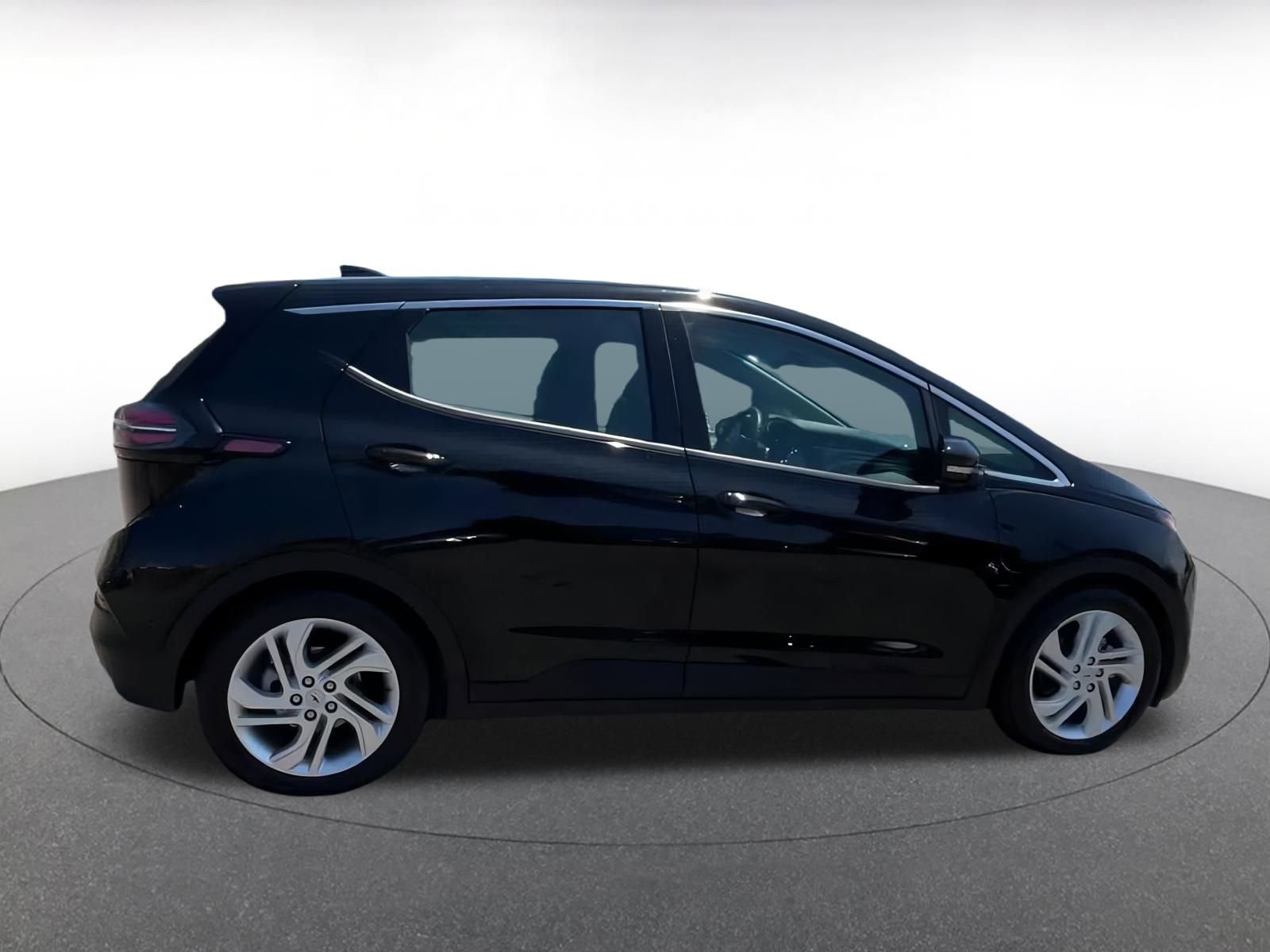 Thumbnail: 2023 Chevrolet Bolt EV - 12