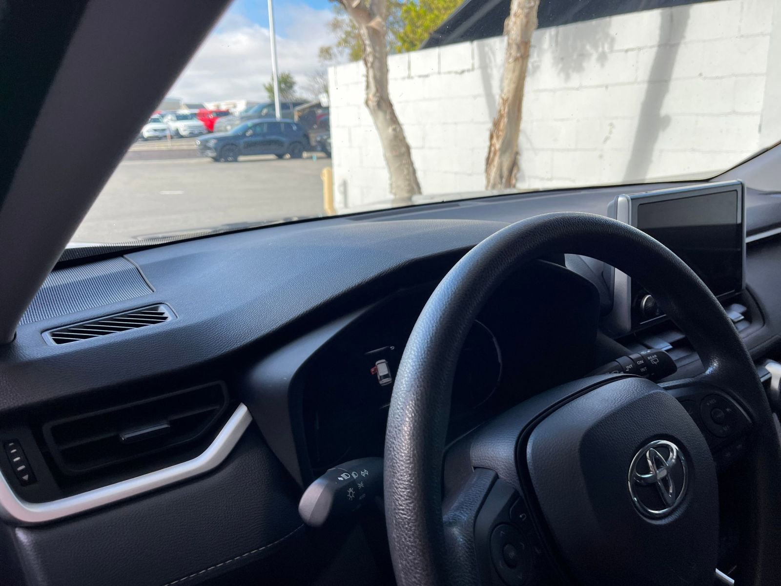 Thumbnail: 2025 Toyota RAV4 - 34