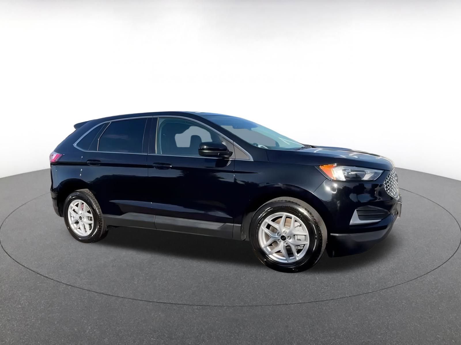 Thumbnail: 2023 Ford Edge - 2